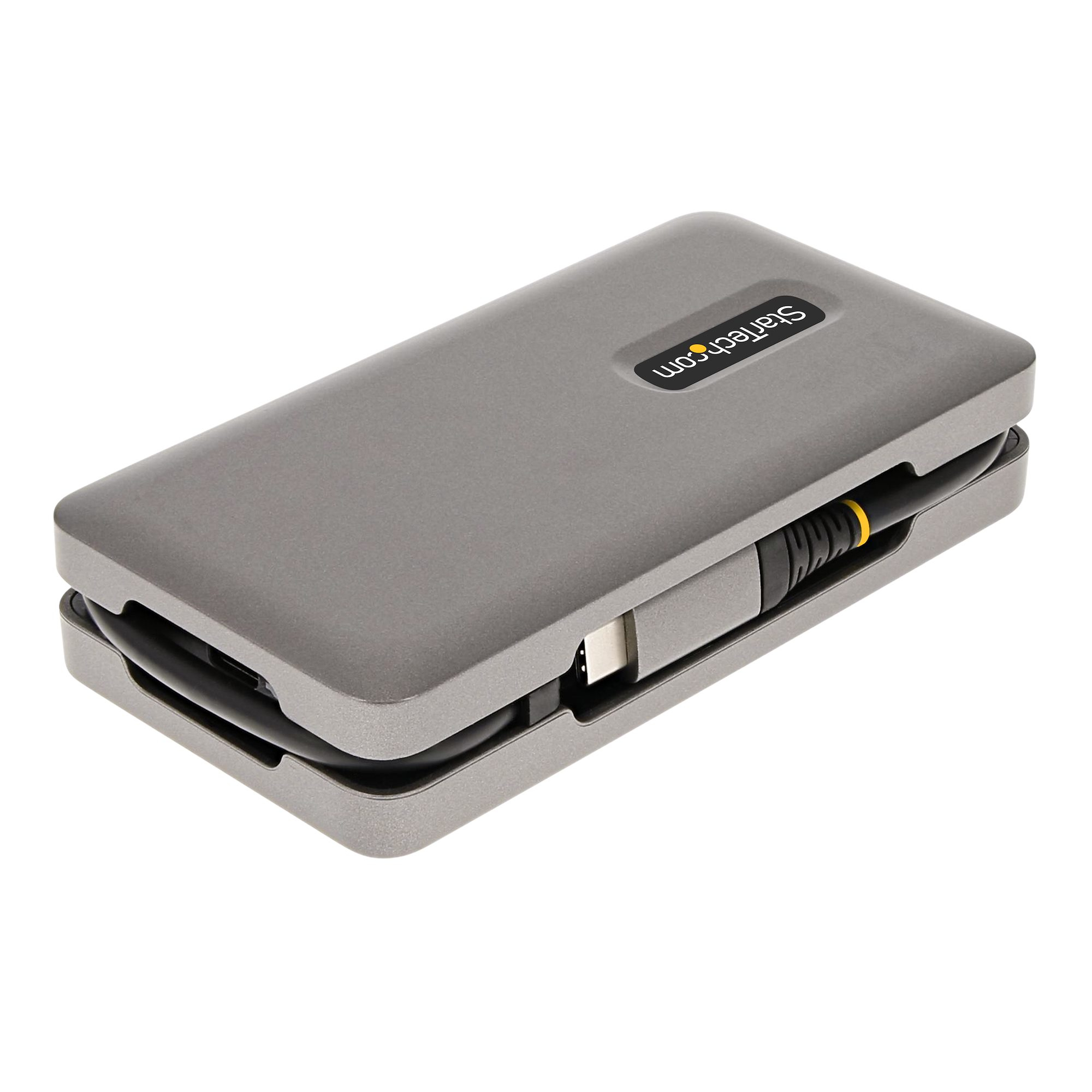 Graues, rechteckiges Startech-Gerät mit USB-C-Anschluss. Schwarzes Kabel angeschlossen. Schräge Ansicht.