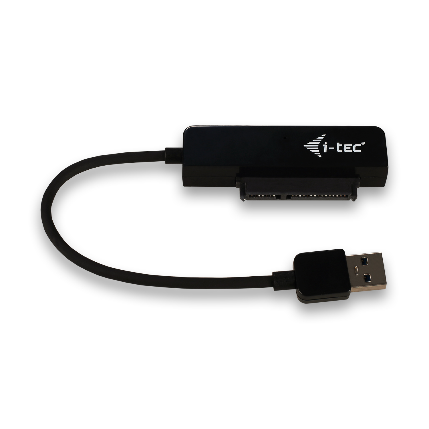 Schwarzer i-tec USB-Adapter, verbunden mit einem USB-Anschluss und einem SATA-Anschluss.