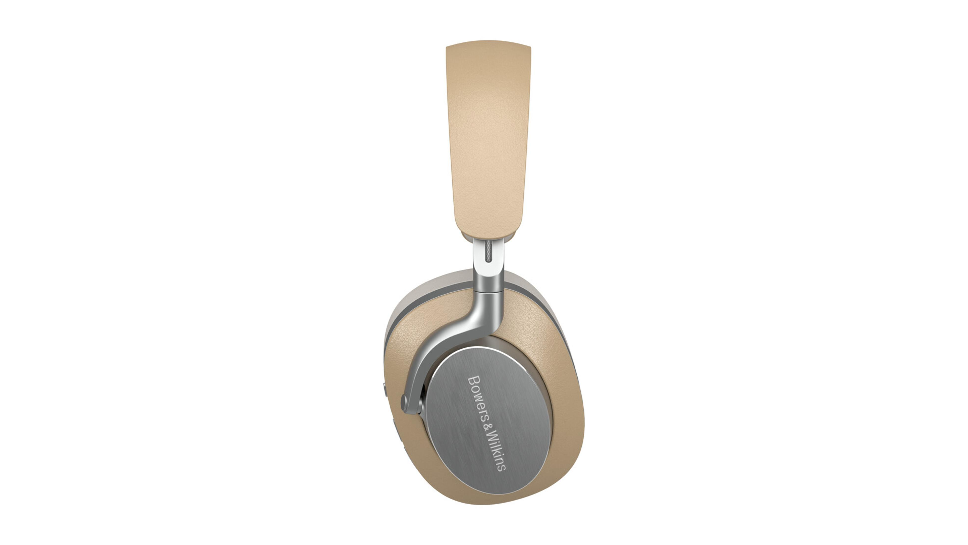 Cuffie beige e argento con il logo Bowers & Wilkins sul padiglione. Le cuffie sono angolate.