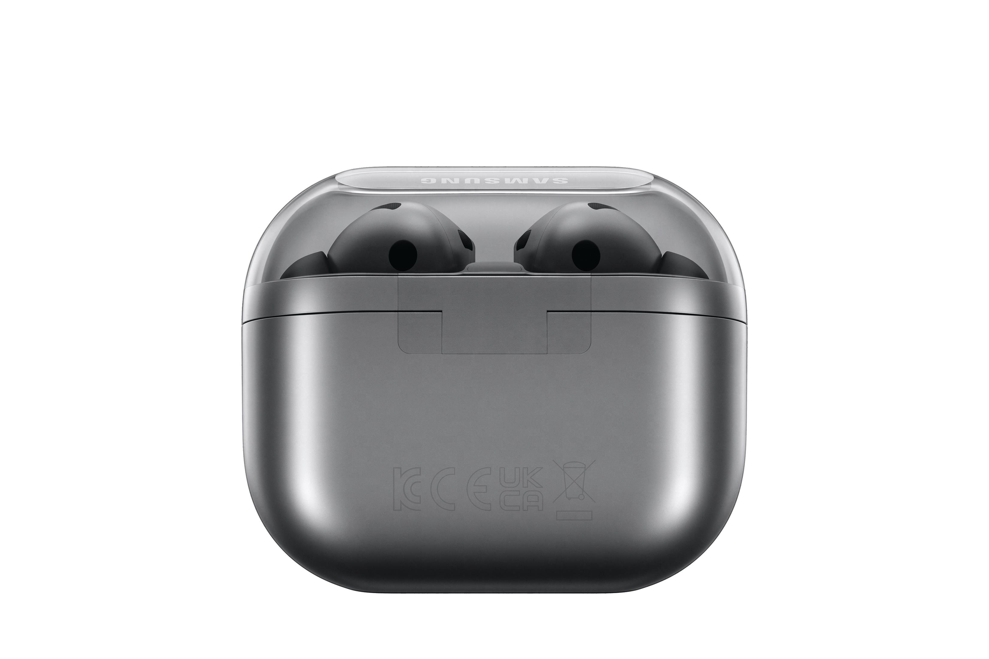 Szare słuchawki Samsung w etui. Etui jest otwarte. Białe tło.