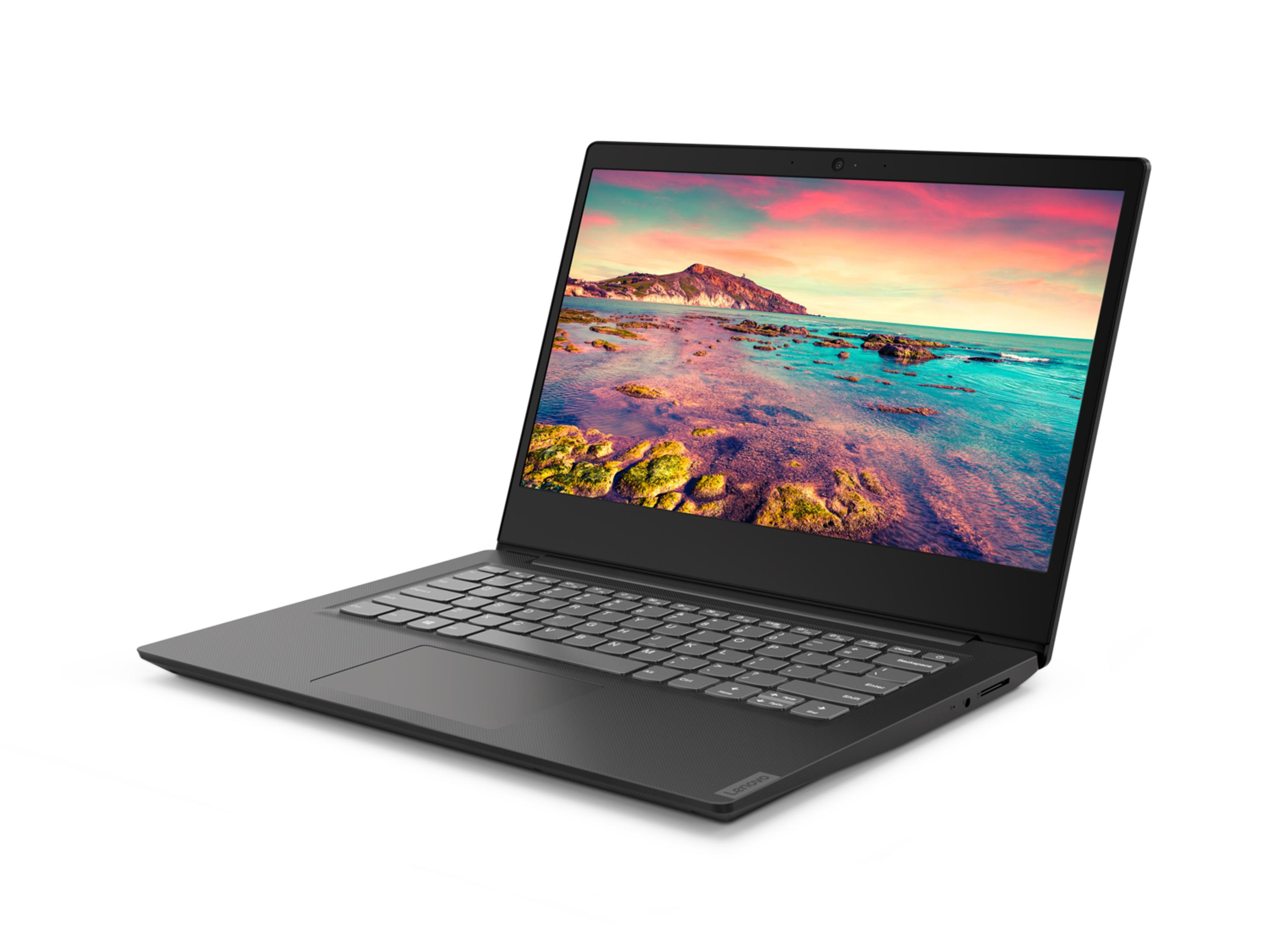 Schwarzer Laptop mit einem Bildschirm, der eine Landschaft mit Wasser zeigt, abgewinkelt.
