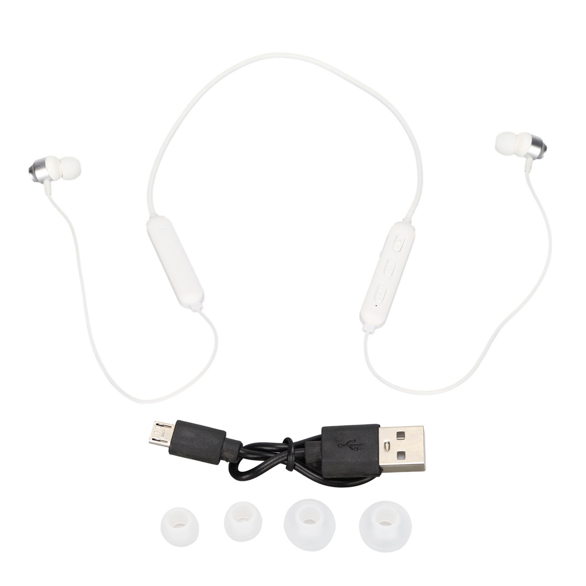 Weiße Ohrhörer mit USB-Ladekabel und Ohrhörer-Ersatz auf weißem Hintergrund.