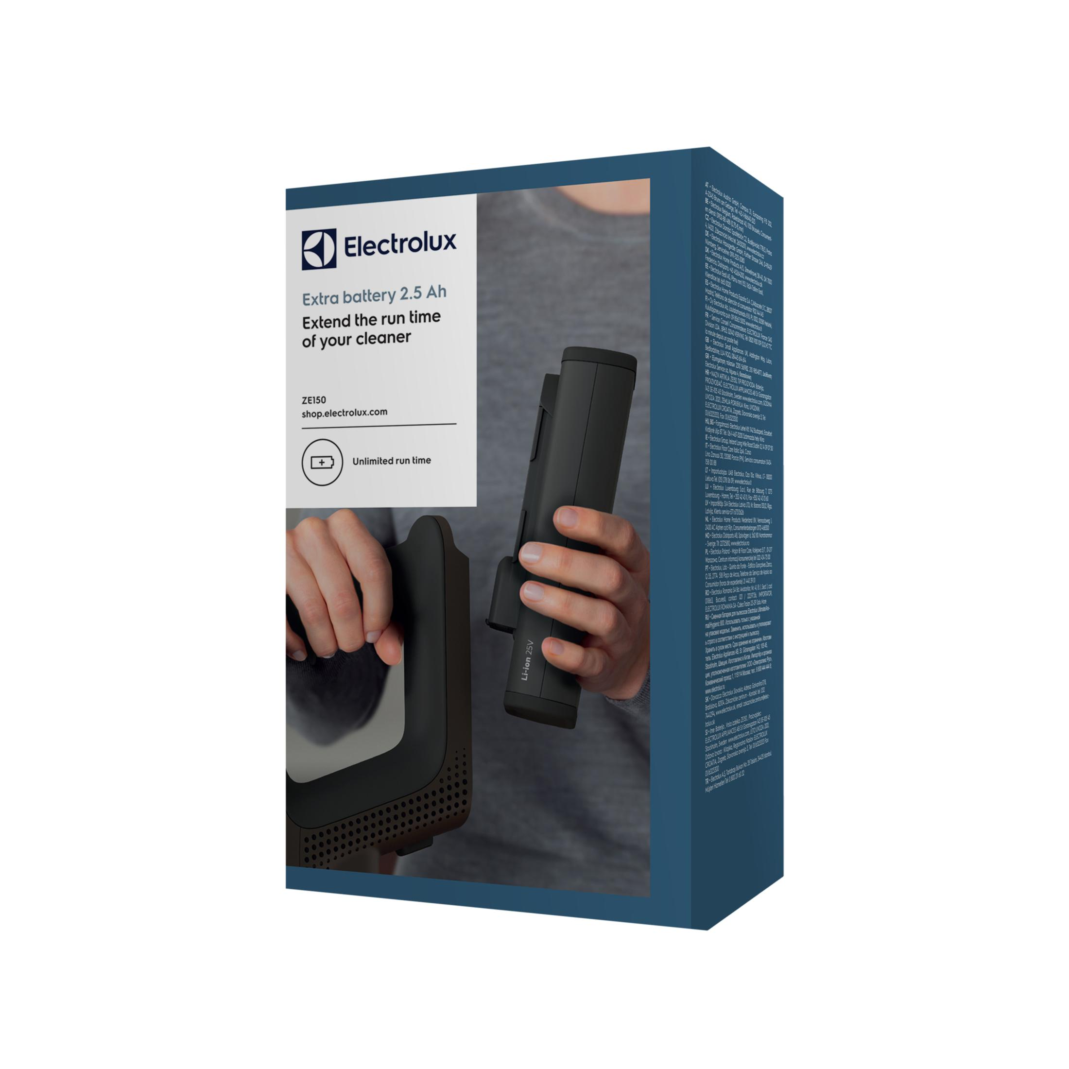Caja de batería extra Electrolux. Manos sostienen parte de aspiradora.