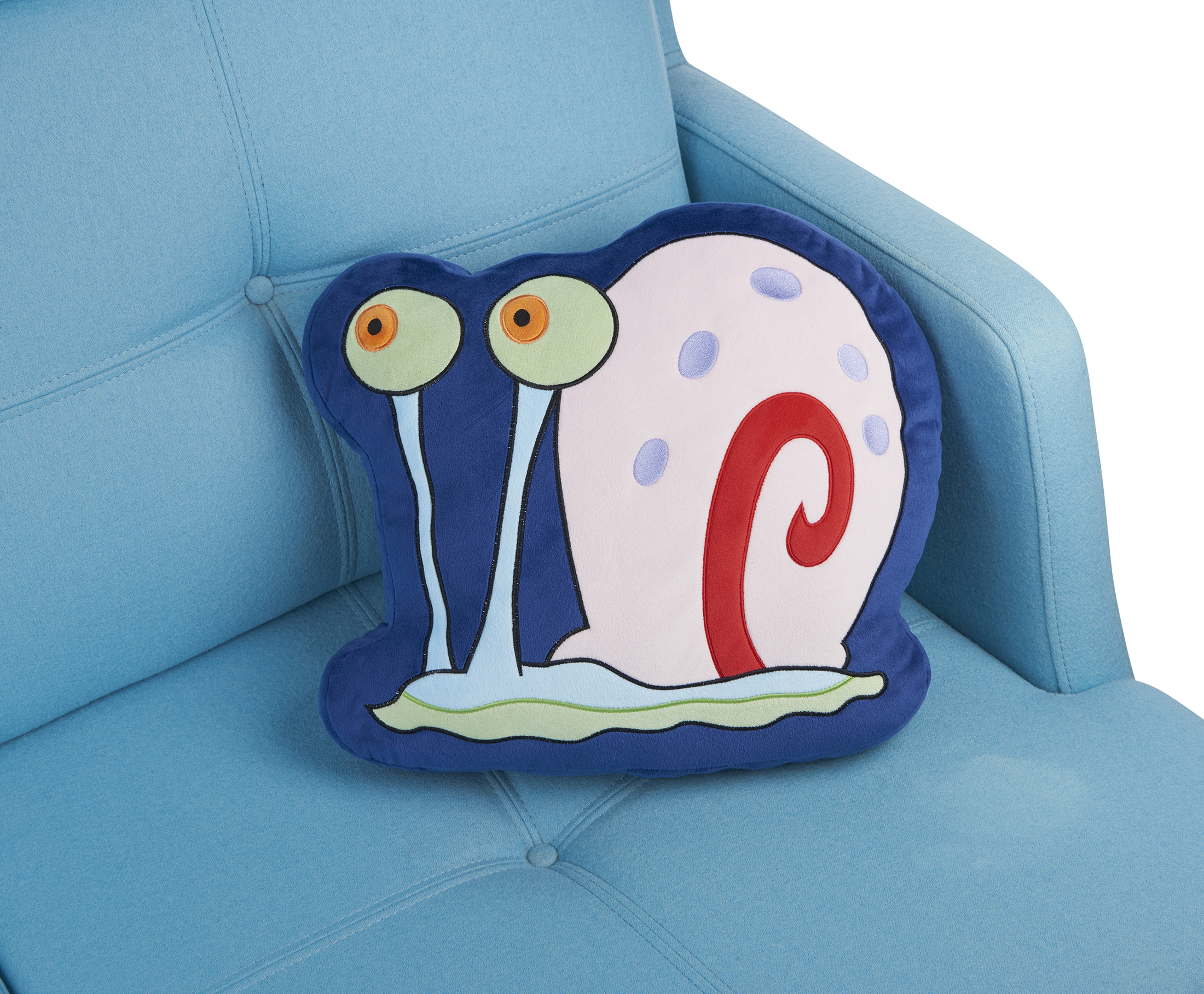 Ein SpongeBob Schwammkopf Gary die Schnecke Kissen auf einem blauen Sofa, Nahaufnahme.