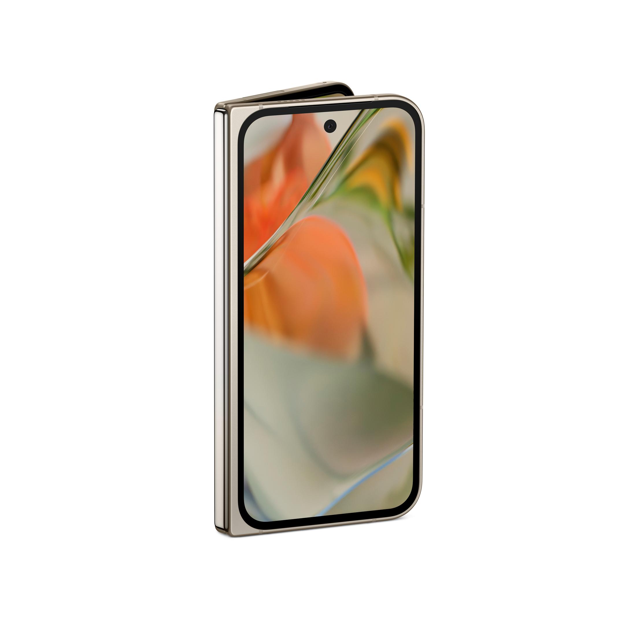 Składany smartfon w srebrnym kolorze. Telefon jest otwarty i wyświetla obraz.