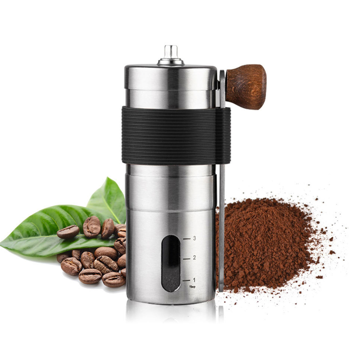 Eine silberne manuelle Kaffeemühle mit Holzgriff, Kaffeebohnen und gemahlenem Kaffee.