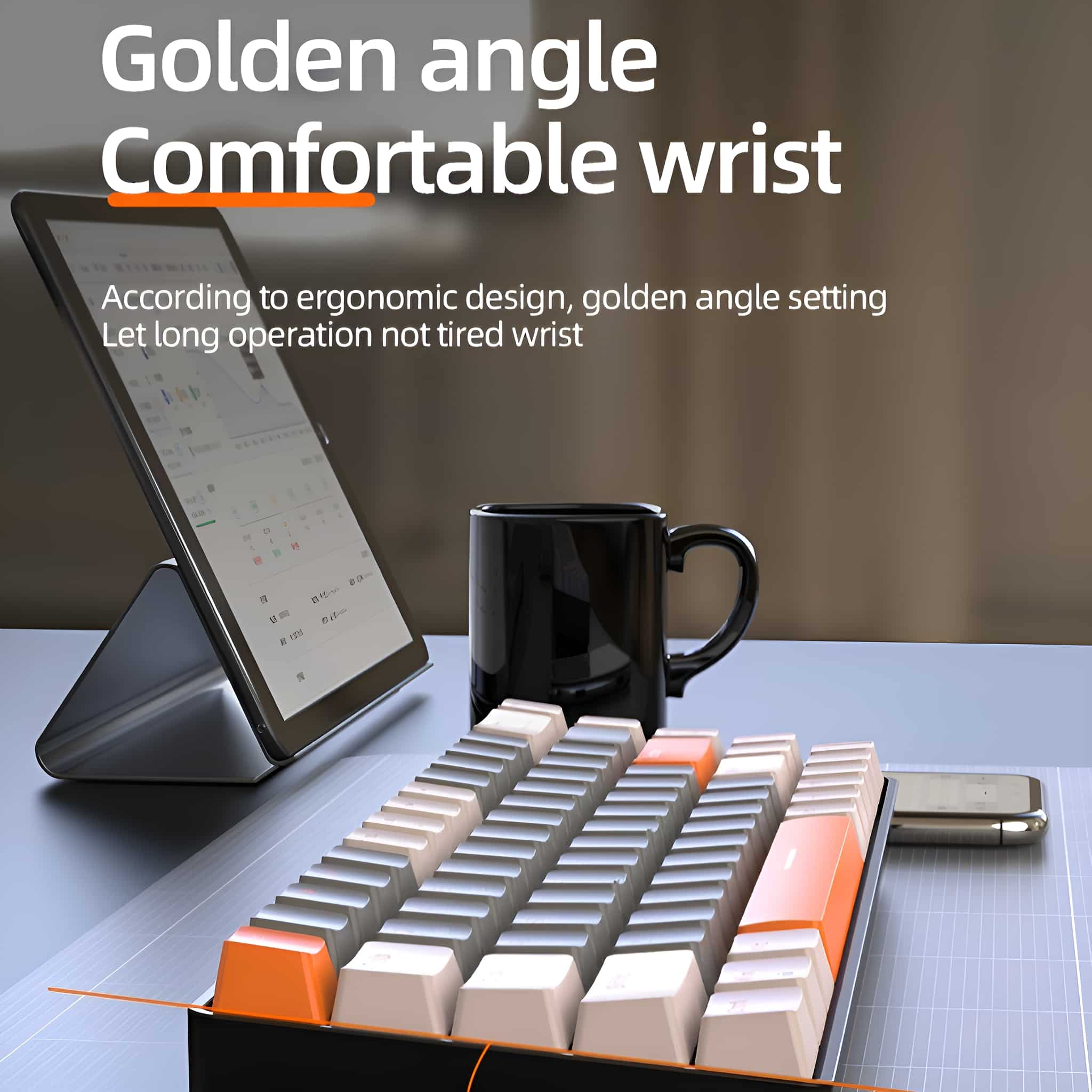 Tastatur mit orangefarbenen und weißen Tasten, Tablet und schwarzem Becher. Die Szene ist auf einer Gittermatte.