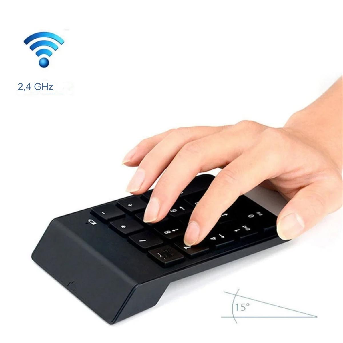 Eine Hand berührt ein schwarzes Zahlenfeld. Das Feld ist abgewinkelt. Ein WLAN-Symbol ist sichtbar.