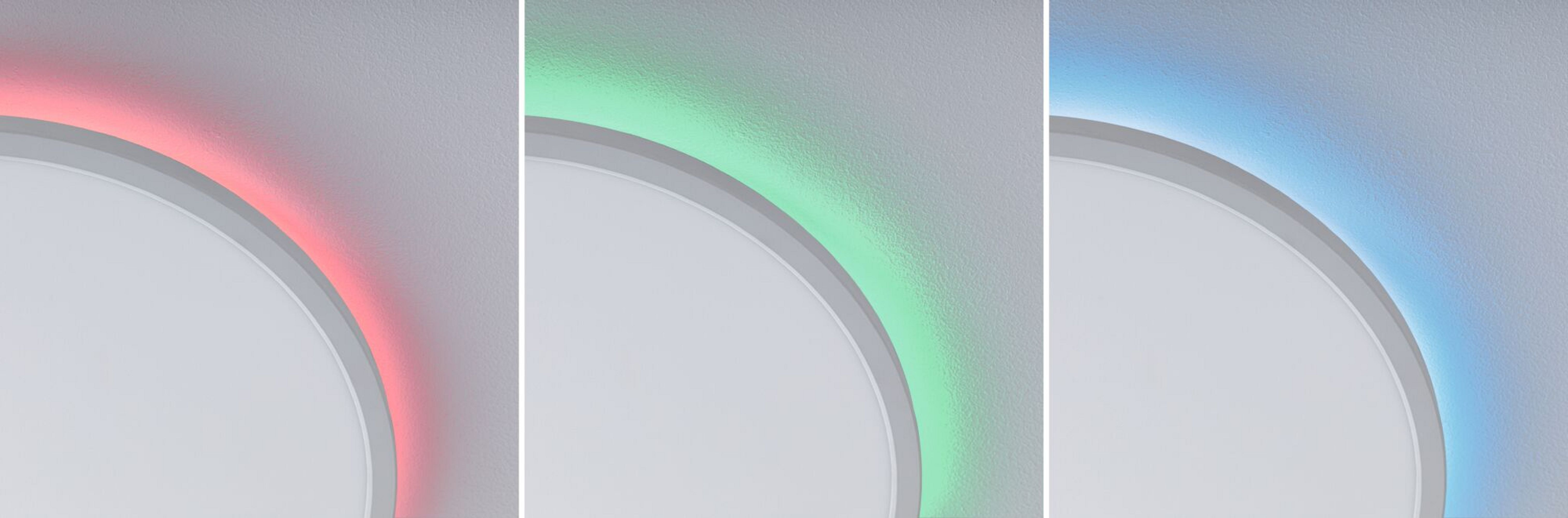 Drei farbige Lichter an der Wand. Rot, grün und blau, jedes bildet einen gebogenen Schein auf einer weißen Oberfläche.