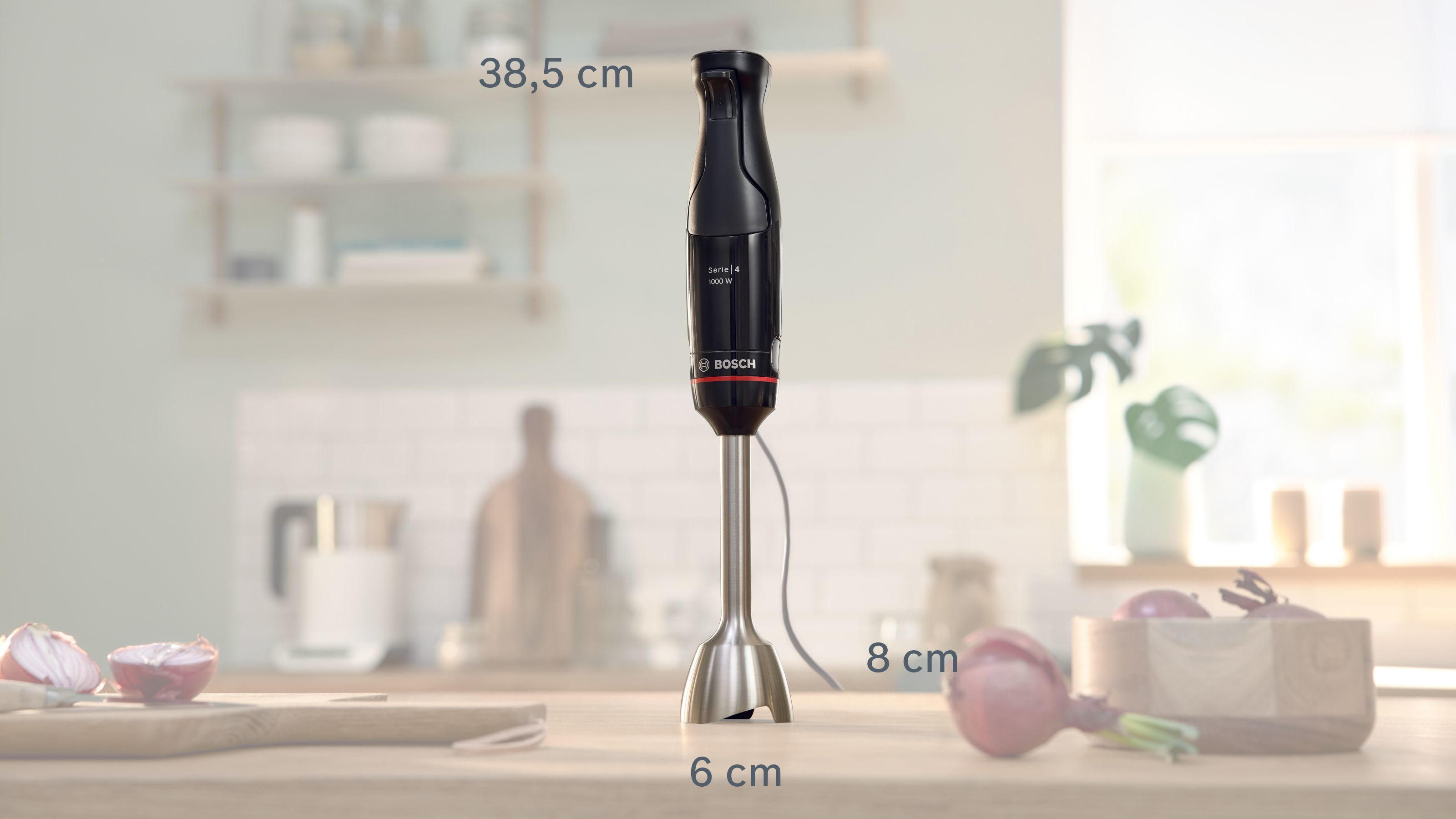 Czarny i srebrny blender Bosch z wymiarami na jasnej powierzchni.