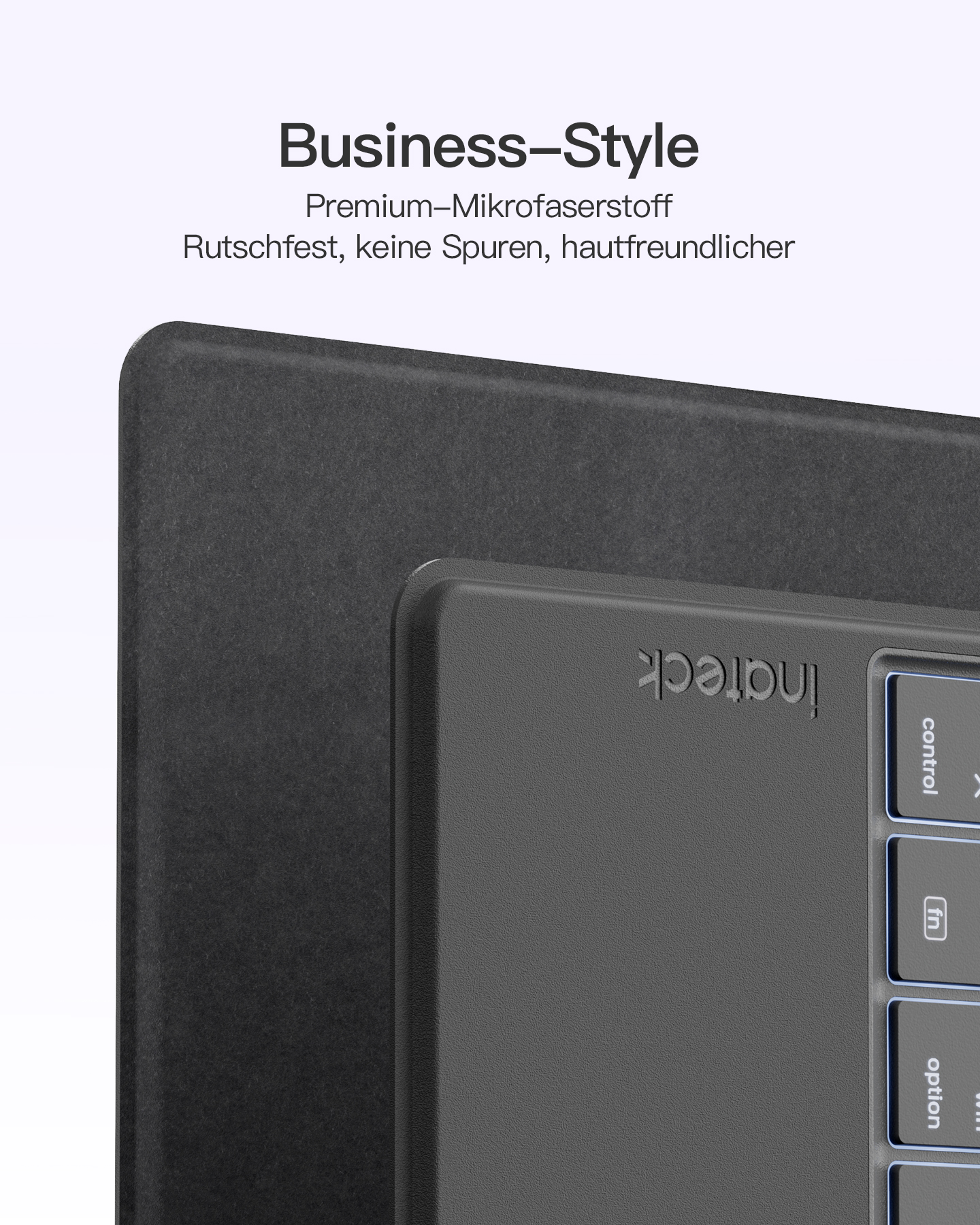 Schwarze Laptop-Tastaturabdeckung mit Inateck-Logo, Nahaufnahme, Business-Stil.