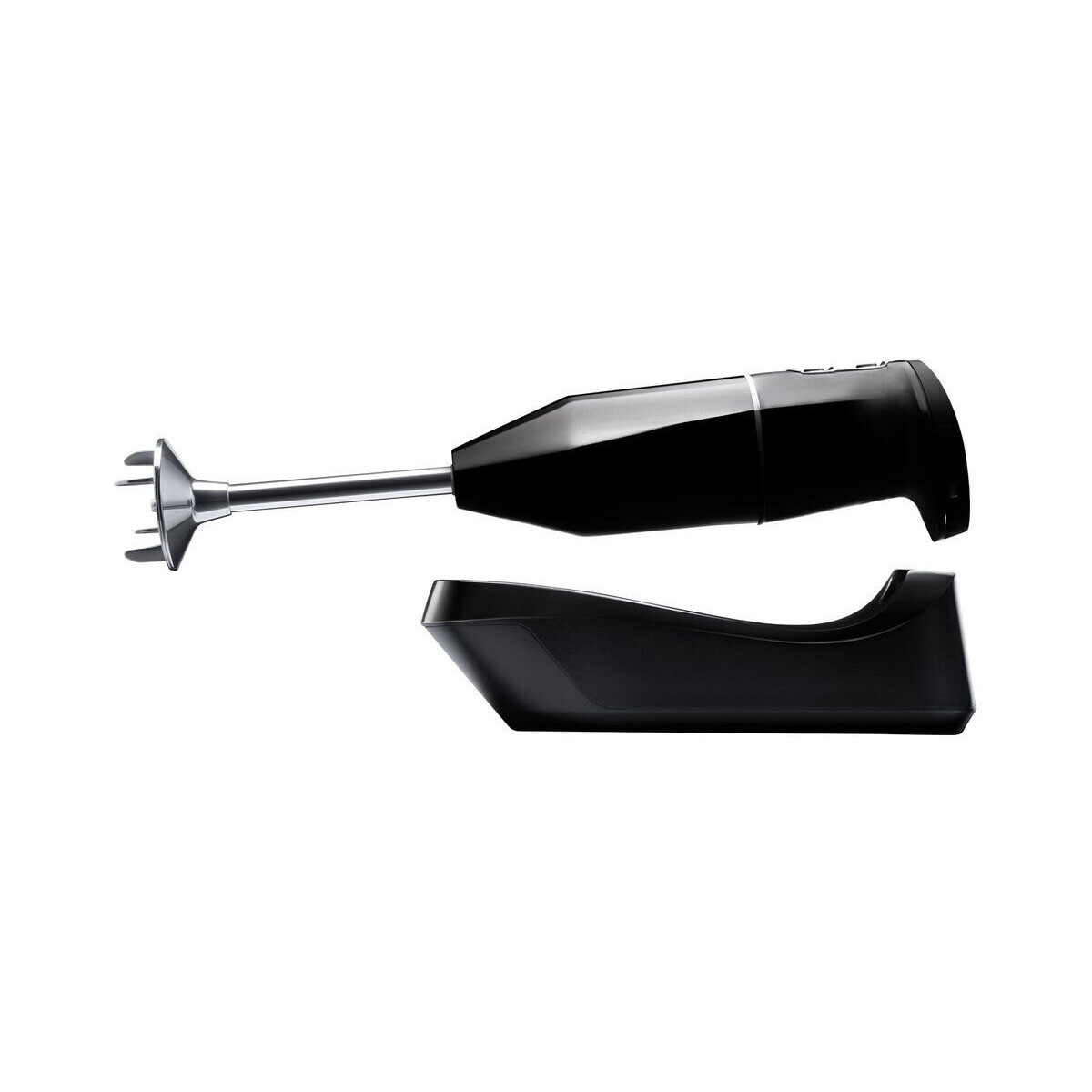 Czarny blender ręczny ze srebrnym ostrzem i czarną podstawką po prawej stronie.