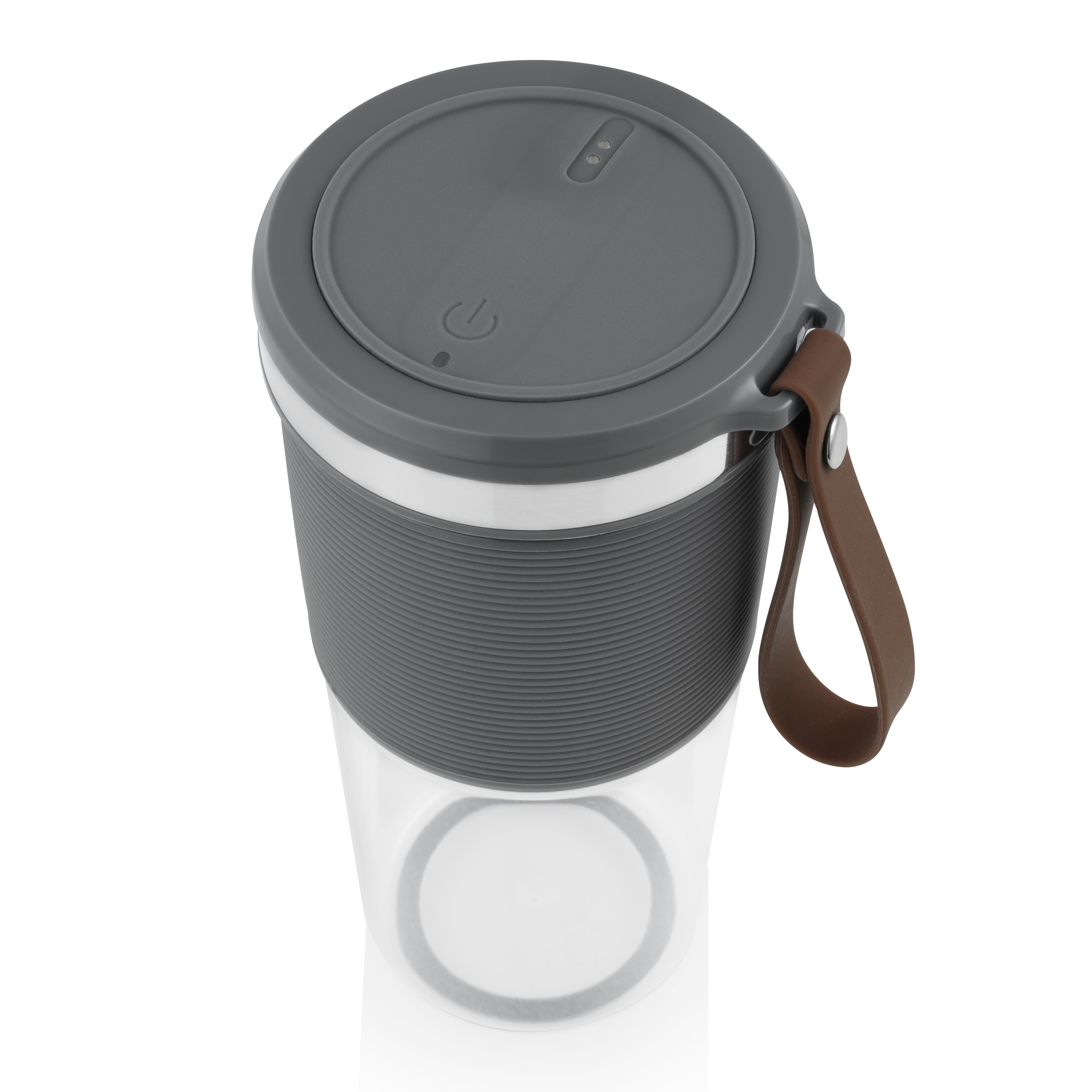 Szary kubek z szarą pokrywką i brązowym uchwytem. Ma biały pasek wokół środka.