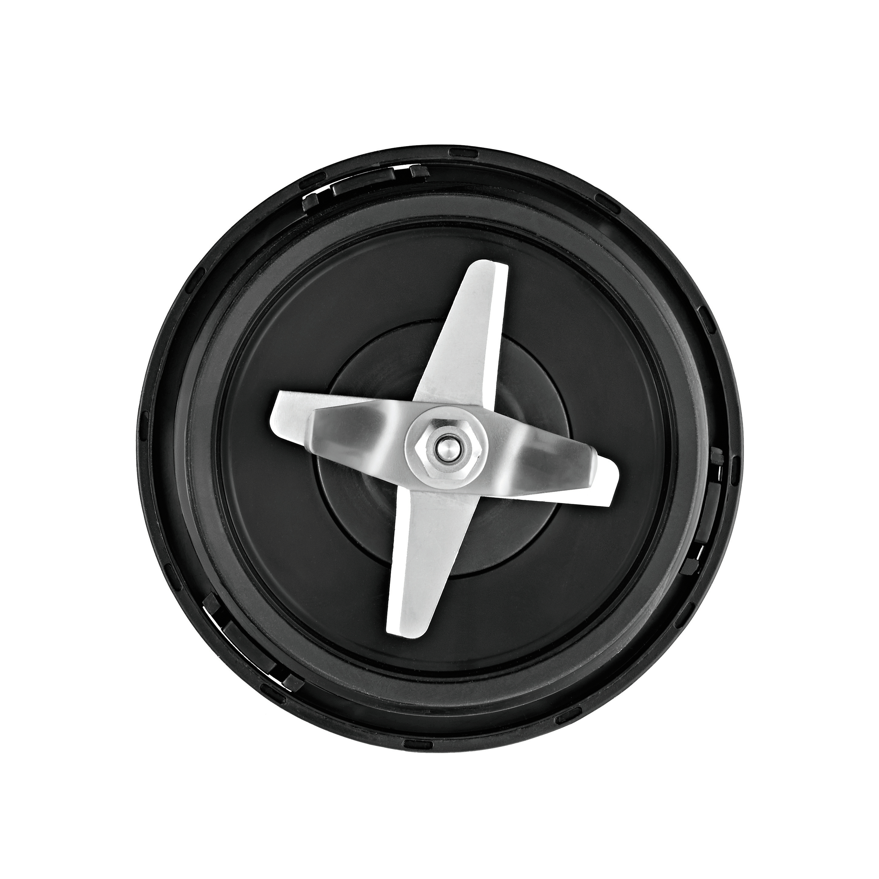 Widok z góry na zespół ostrzy blendera, z czarną, okrągłą podstawą.