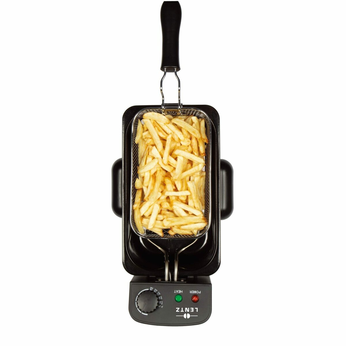 Eine schwarze Fritteuse mit einem Korb voller Pommes Frites, von oben gesehen.