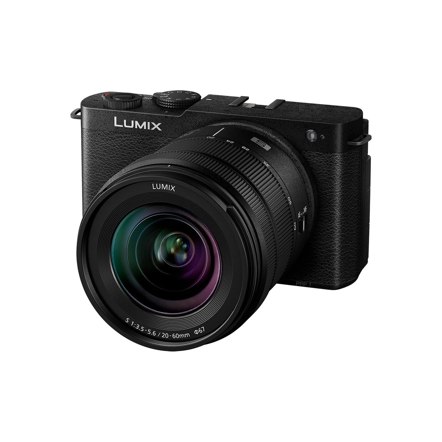 Schwarze Lumix Kamera mit Objektiv, isoliert auf weißer Oberfläche.
