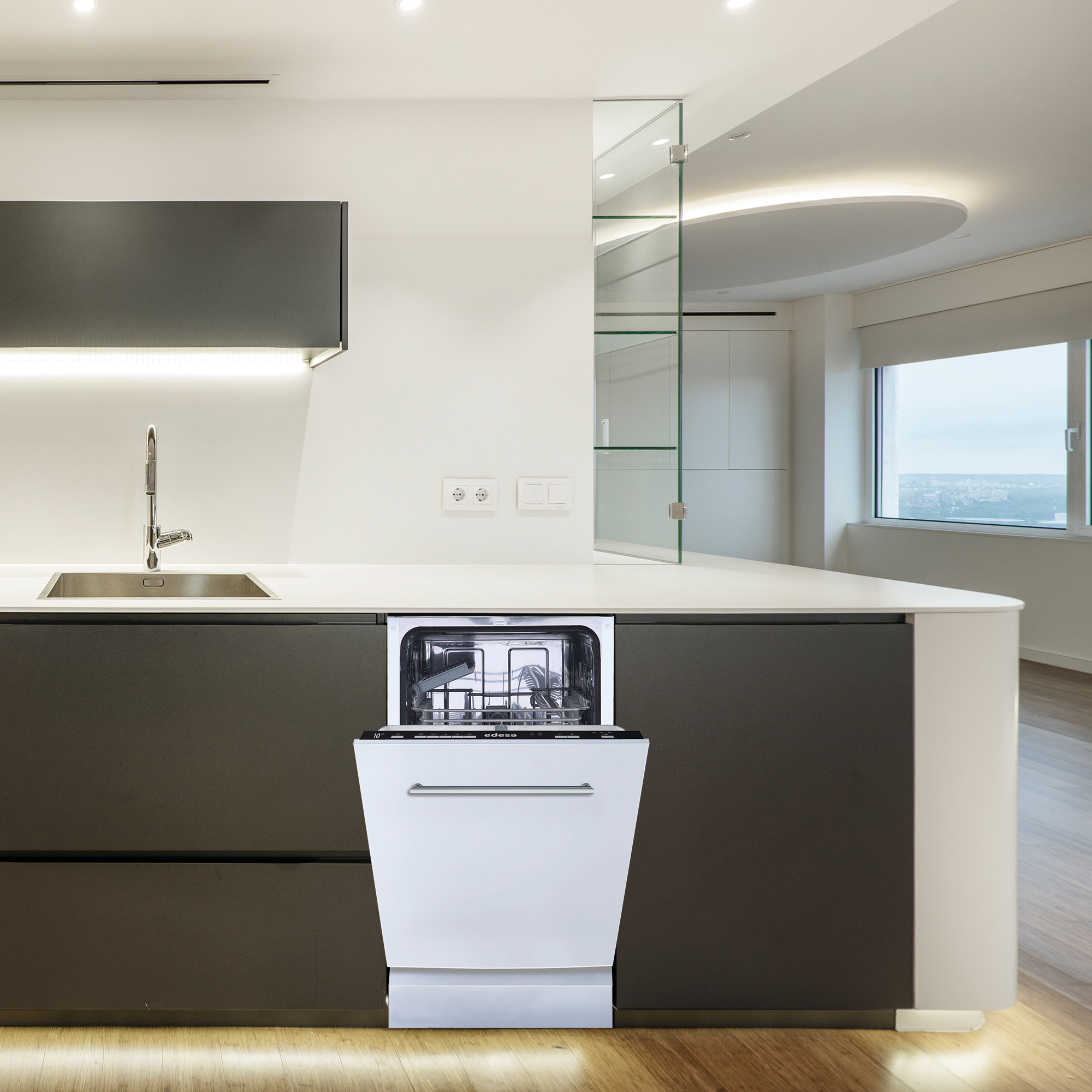 Un lavavajillas blanco integrado en un mueble de cocina, con la puerta abierta. La cocina es moderna.