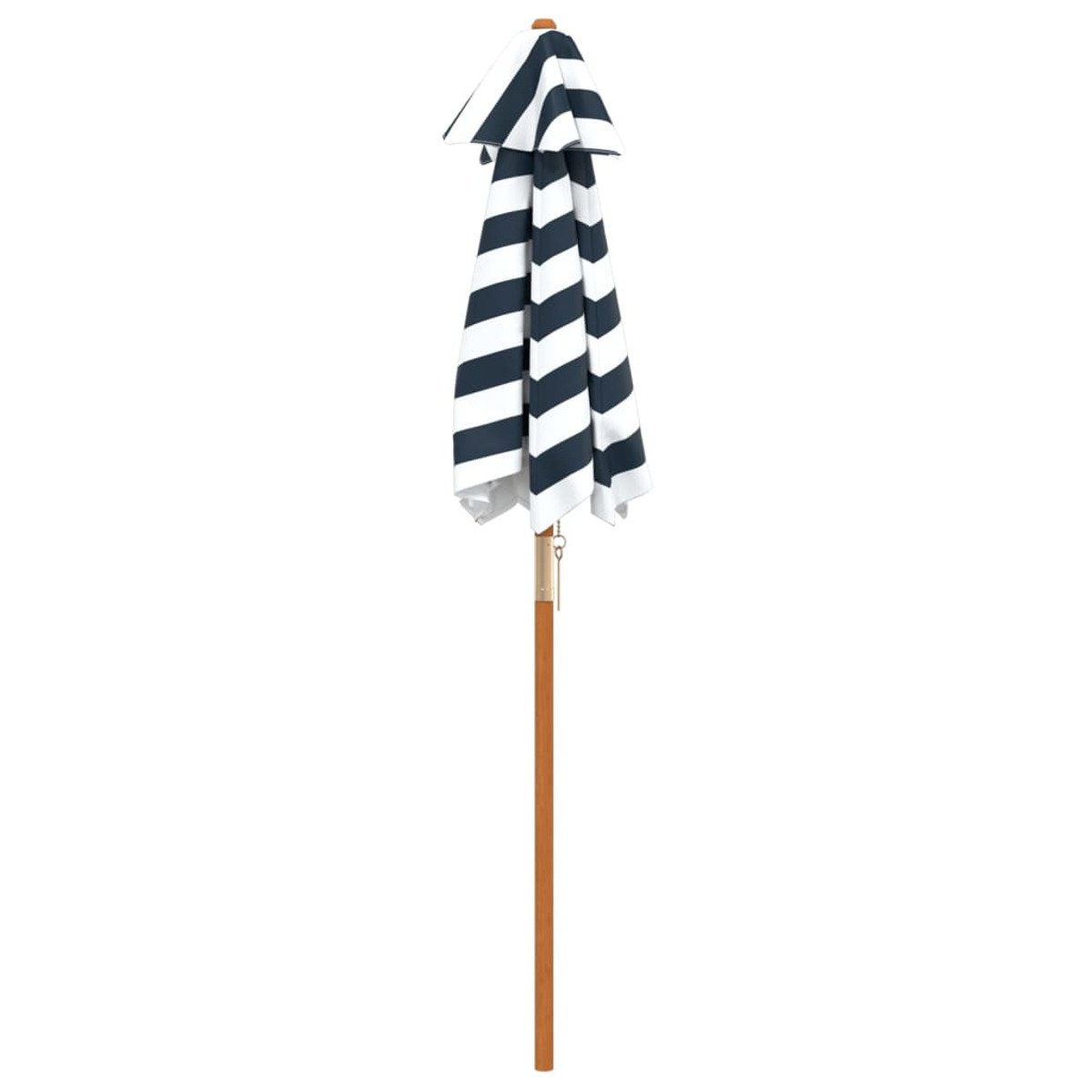Un ombrellone da spiaggia chiuso, a strisce blu e bianche, con un palo di legno, su sfondo bianco.