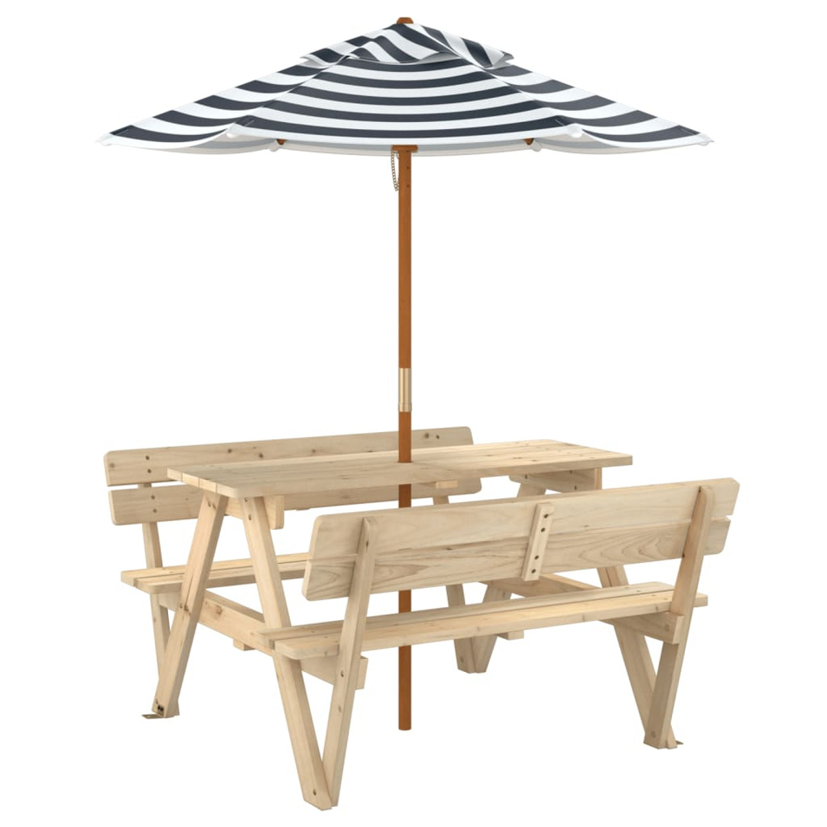 Holztisch mit Bänken und einem gestreiften Sonnenschirm.