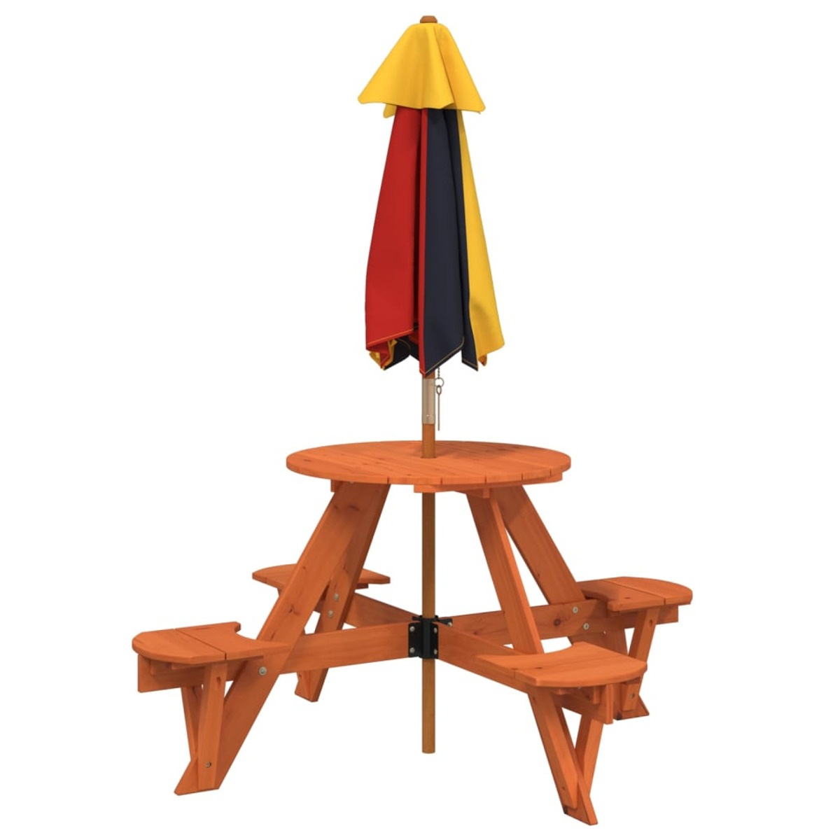 Ein kleiner Picknicktisch aus Holz mit Sonnenschirm, vor weißem Hintergrund.