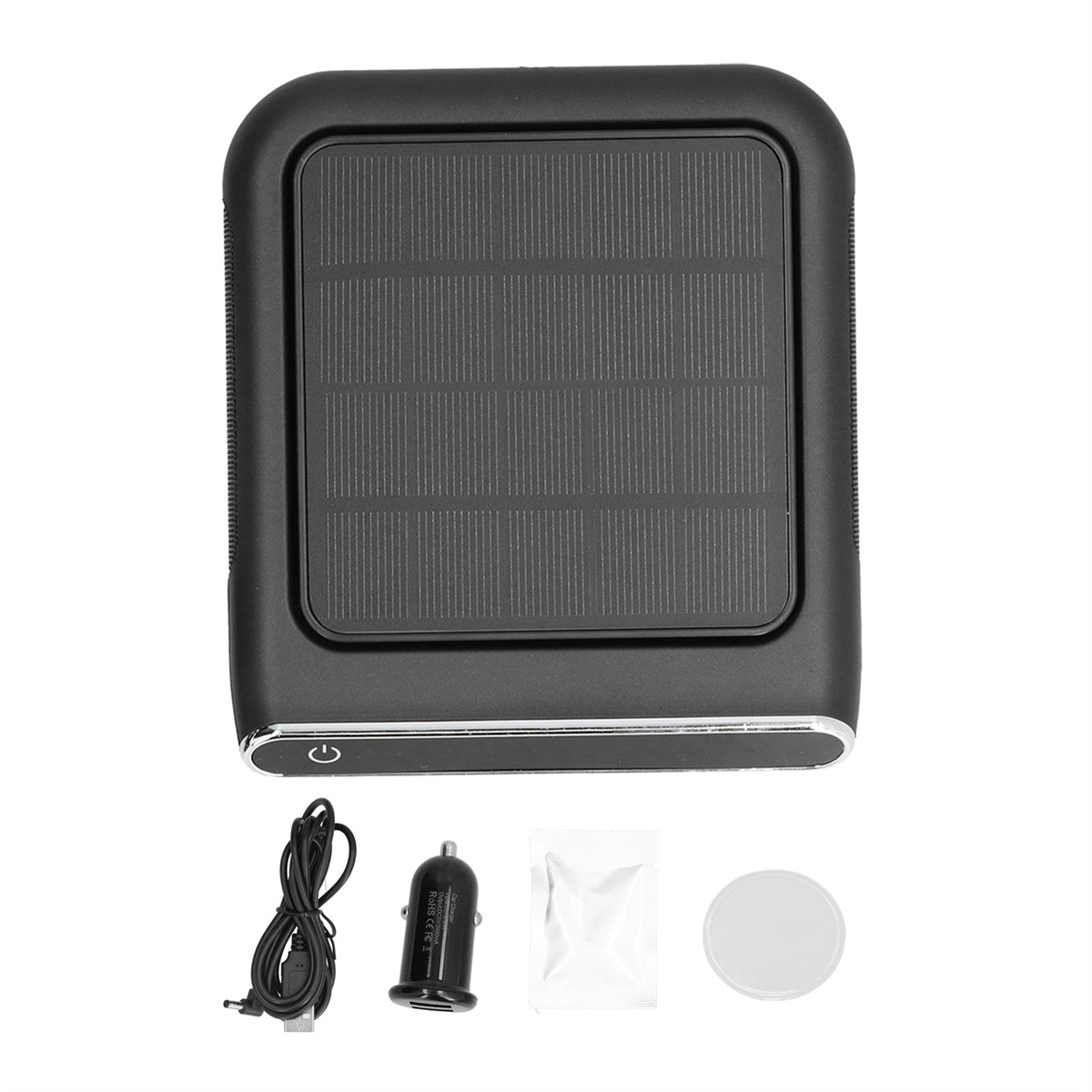 Schwarzer solarbetriebener Lufterfrischer mit Zubehör, einschließlich Ladekabel und Adapter.