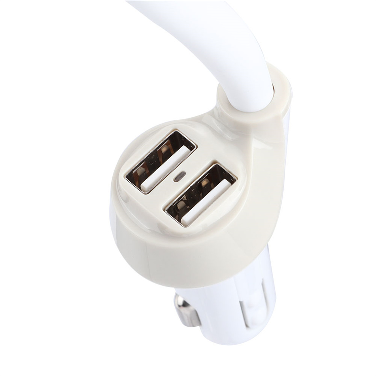 Ein weißes und graues Autoladegerät mit zwei USB-Anschlüssen.