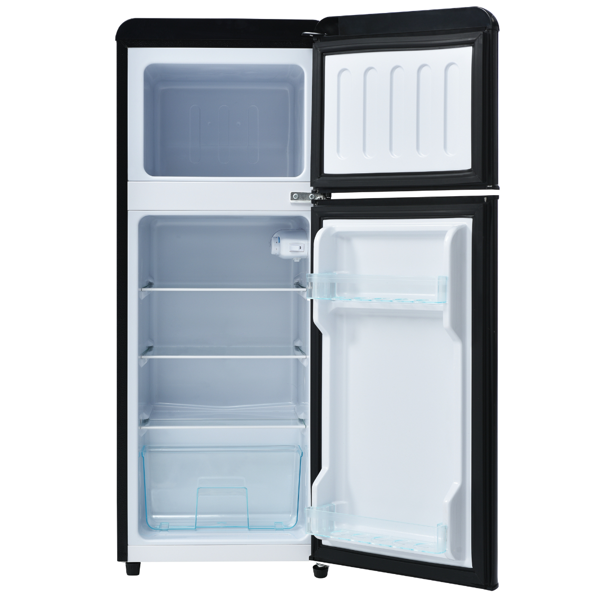 Ein schwarz-weißer Kühlschrank mit geöffneten Türen, der Regale und eine Gemüseschublade zeigt.
