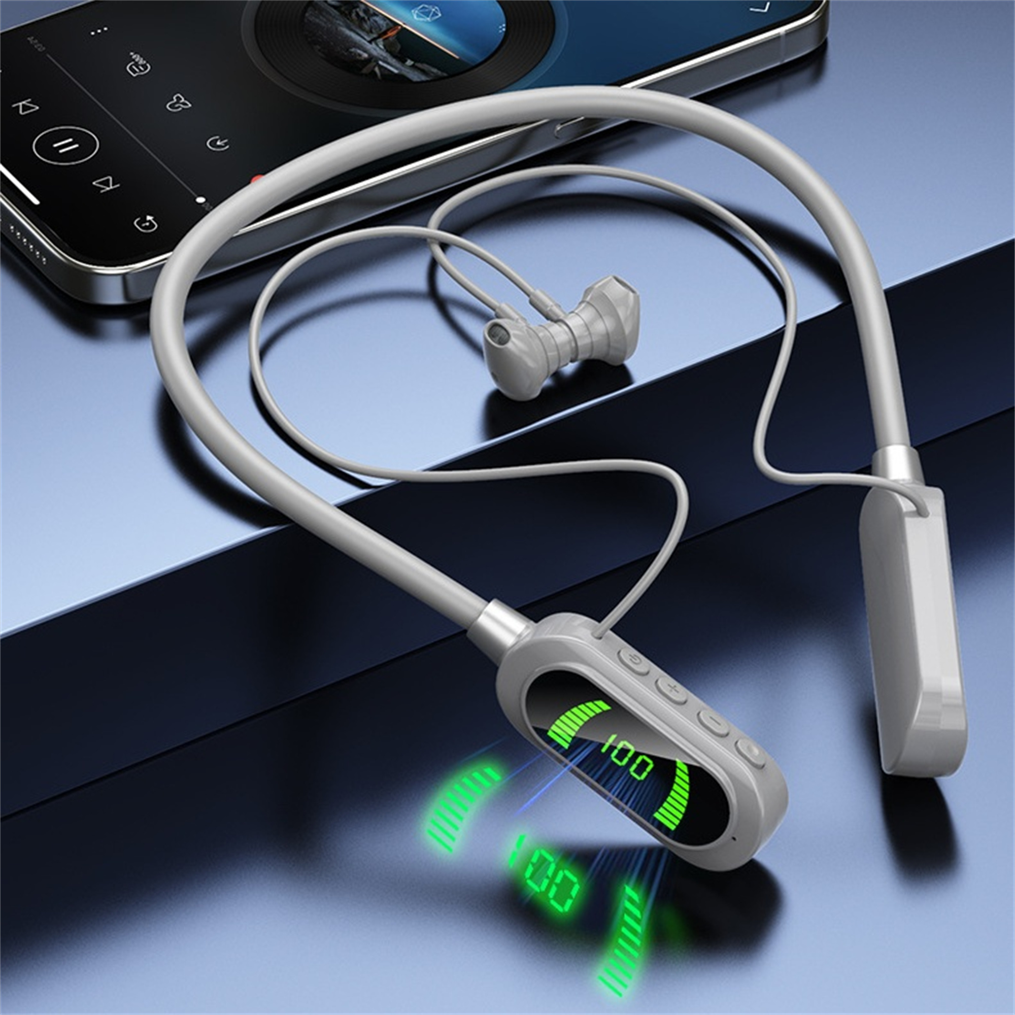 Ein graues Bluetooth-Headset um den Hals. Es hat ein Display und ist mit einem Ohrhörer verbunden.