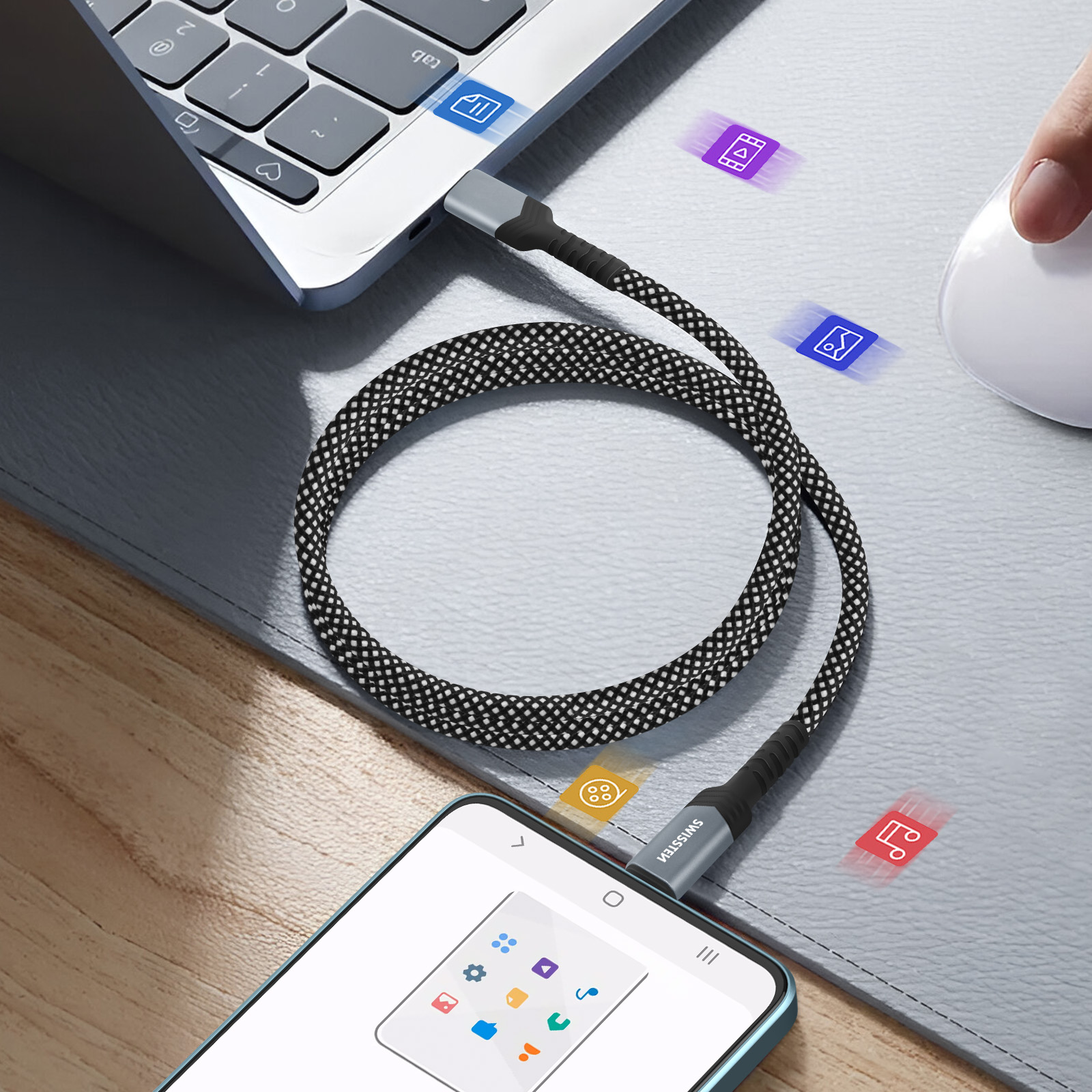 Cavo USB bianco e nero collegato a un laptop e a uno smartphone, con icone.