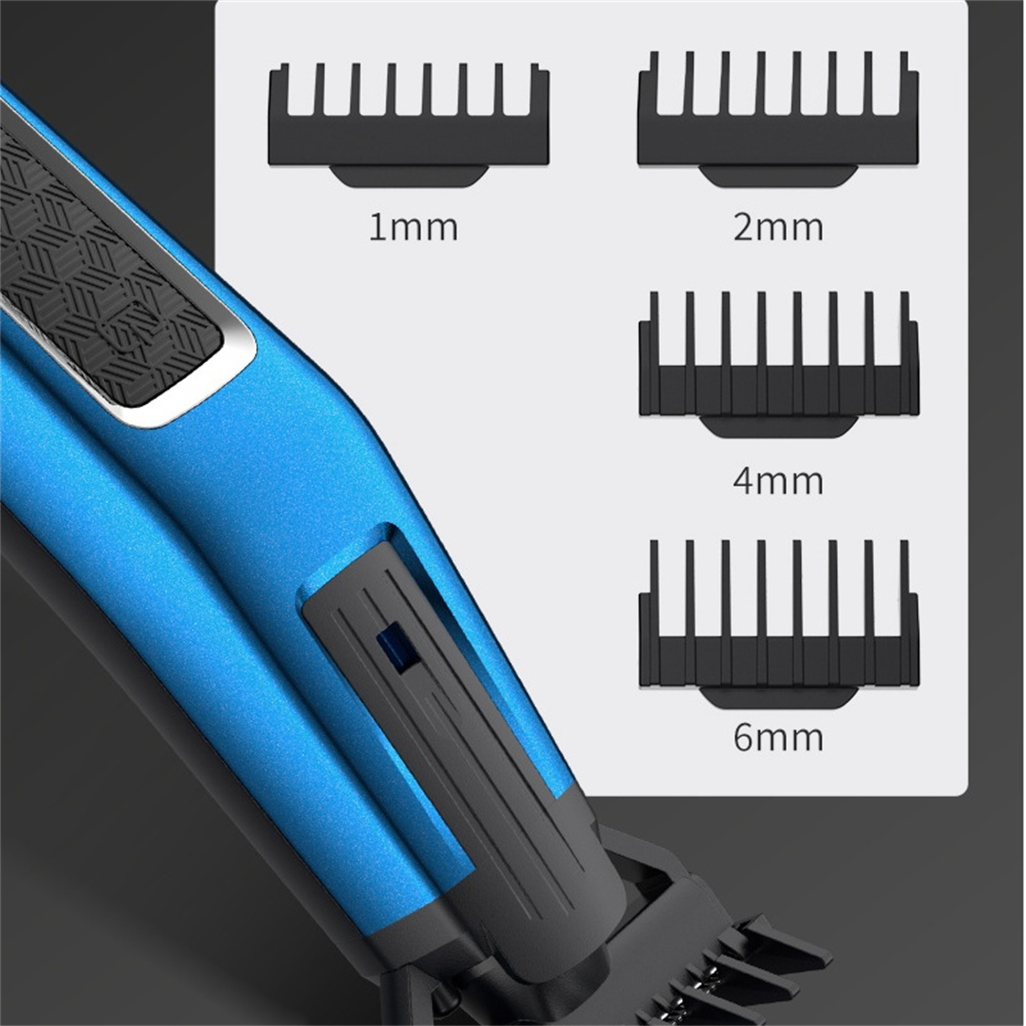 Nahaufnahme eines blauen Haarschneiders mit verschiedenen Kammaufsätzen (1mm, 2mm, 4mm, 6mm) auf weißem Hintergrund.