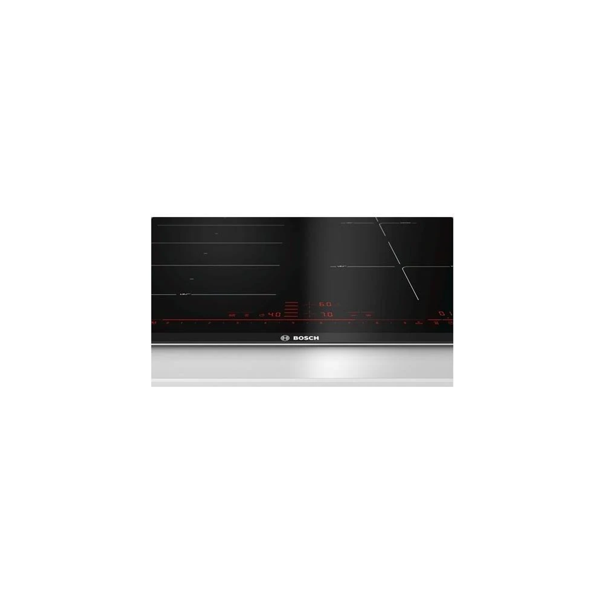 Table de cuisson à induction noire. Surface vitrée, commandes rouges éclairées, logo Bosch. Fond blanc.