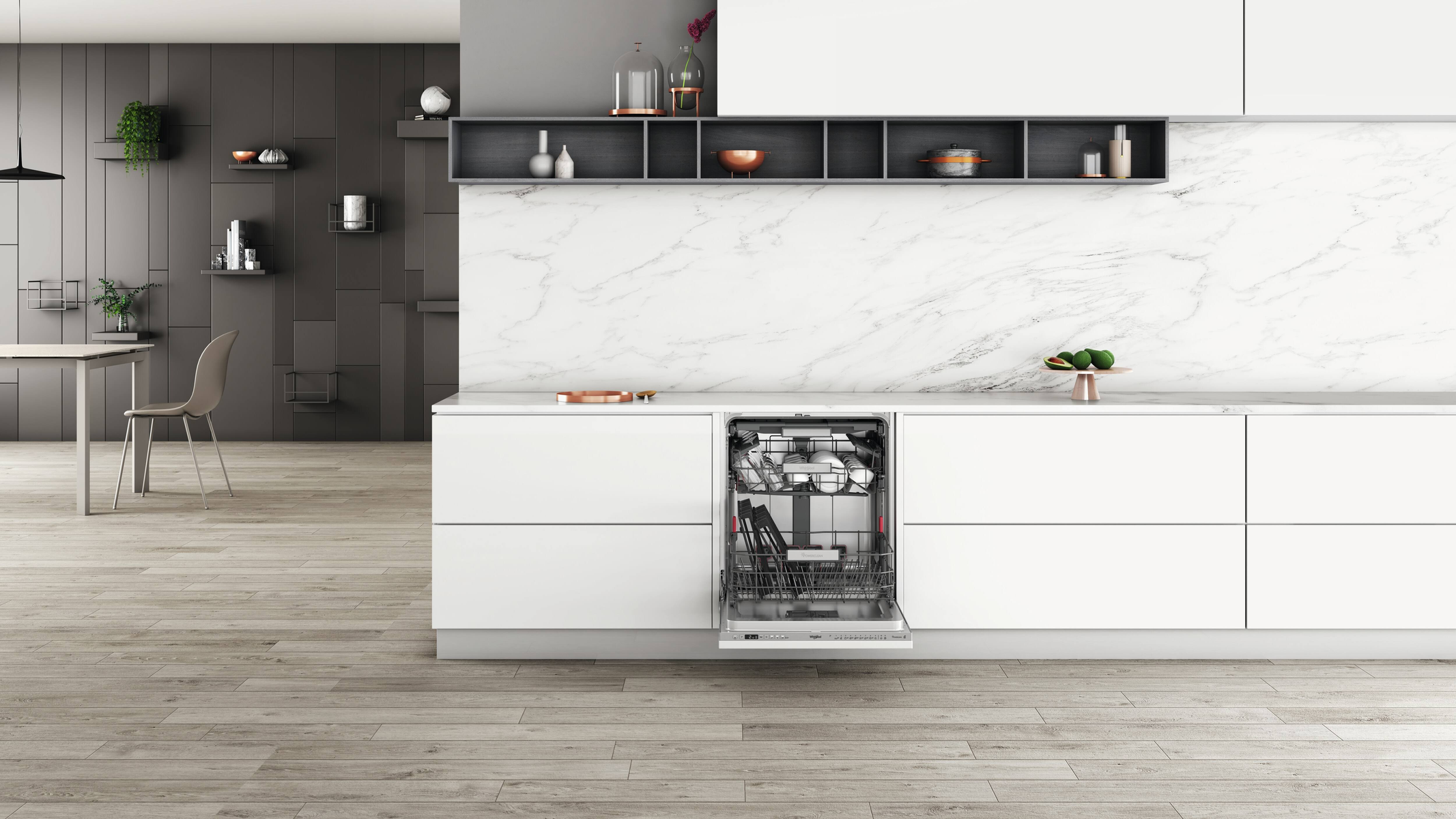 Una moderna cucina bianca con una lavastoviglie aperta che mostra l'interno.