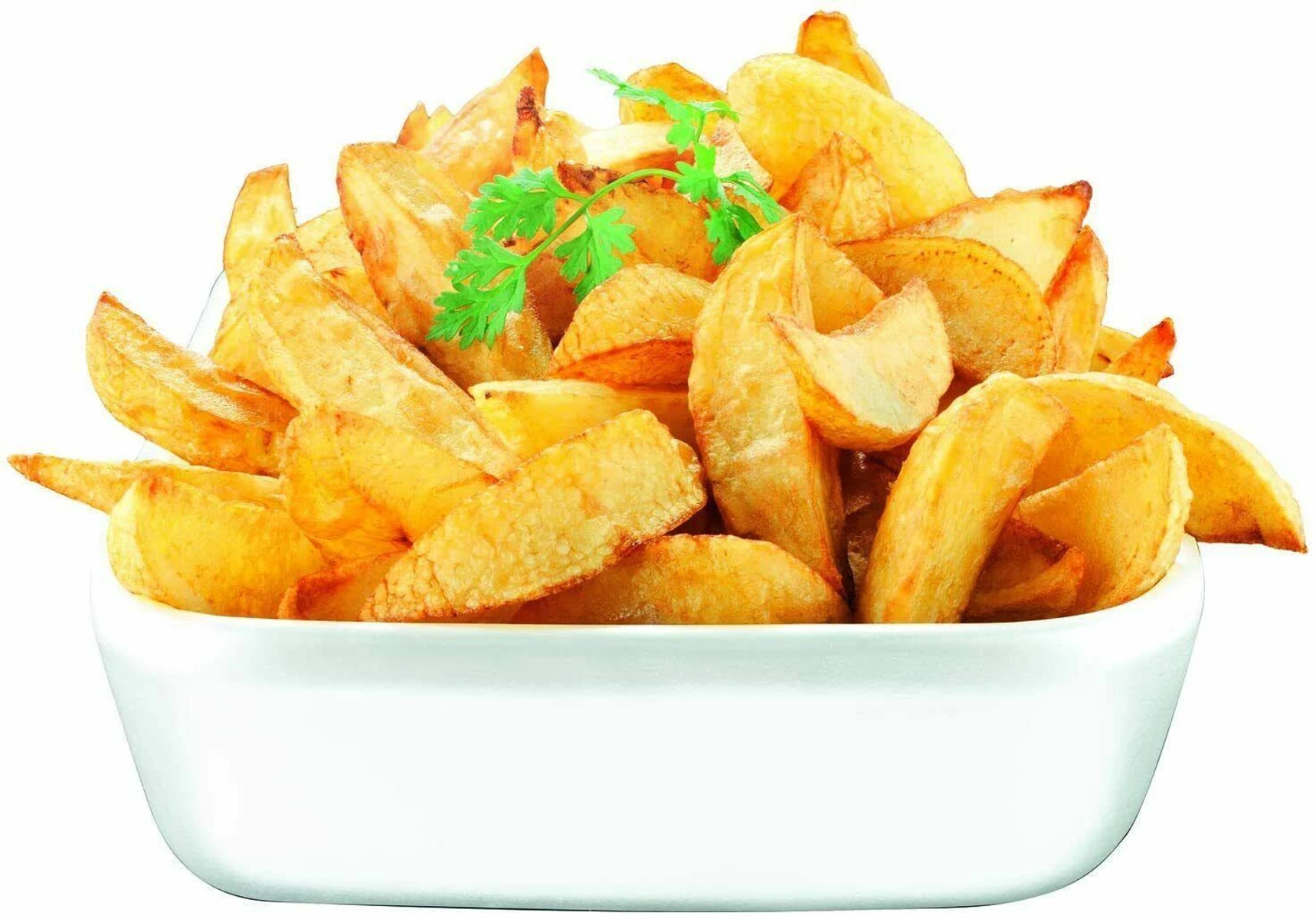 Schüssel mit goldbraunen, frittierten Kartoffelspalten mit Petersilienzweig.