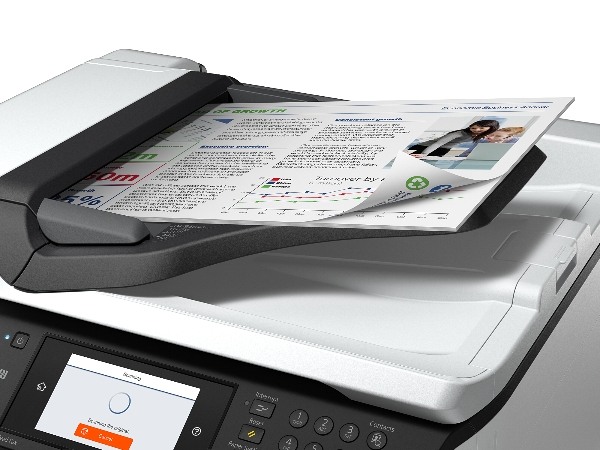Scanner che scansiona un documento, pagina stampata che esce dallo scanner.