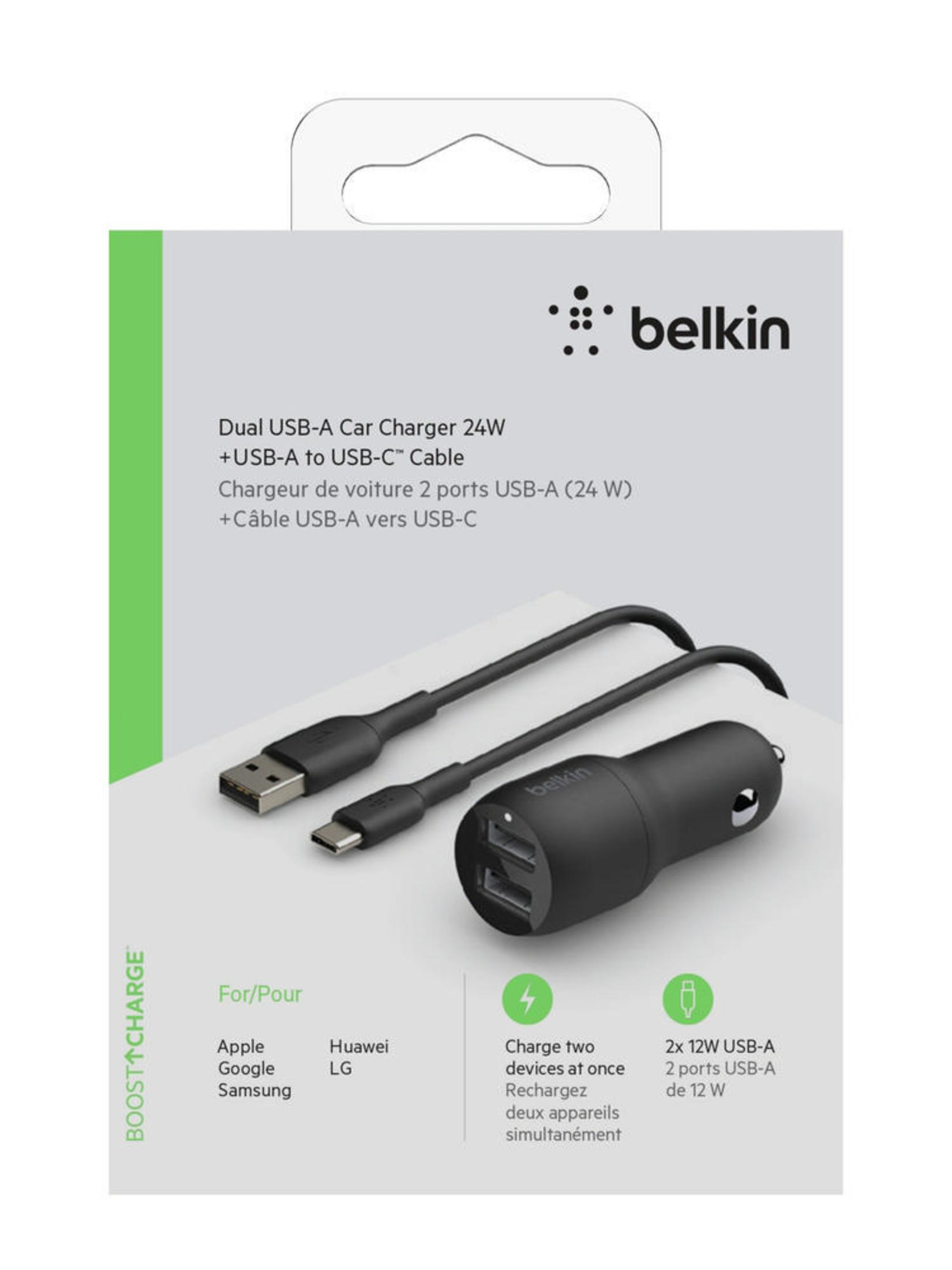 Schwarzes Belkin Dual-USB-Autoladegerät mit zwei Ladekabeln. Weißer Hintergrund.