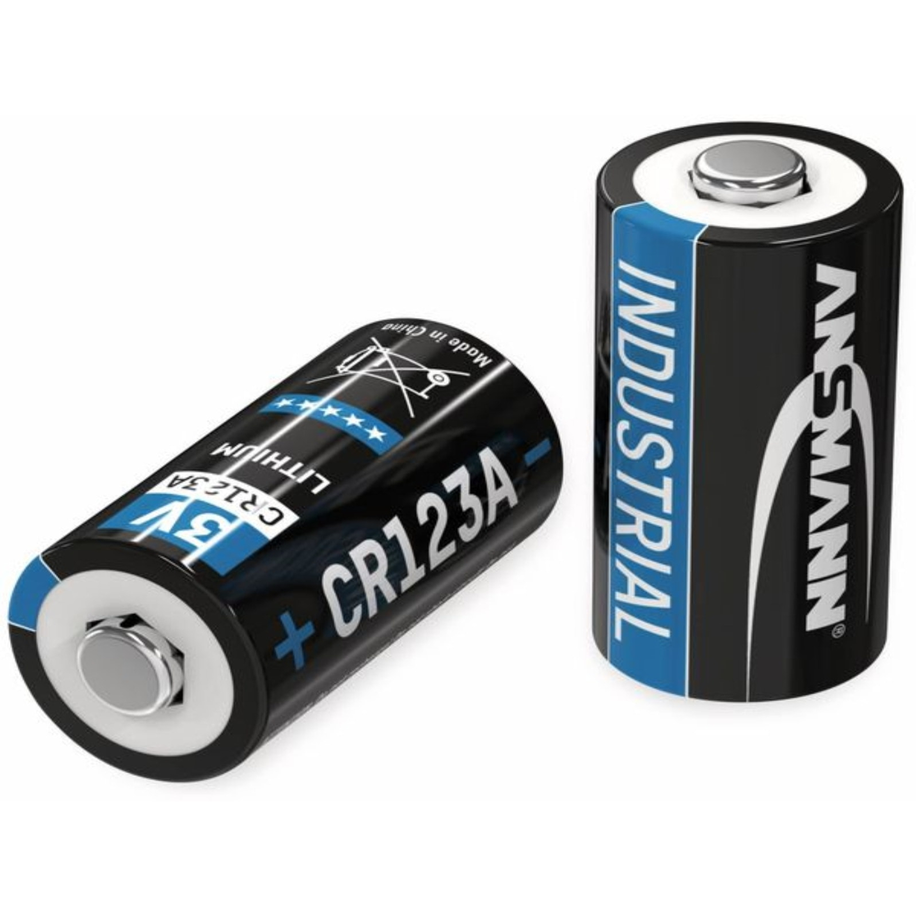 Dwie czarno-niebieskie baterie CR123A, jedna leżąca, druga stojąca.
