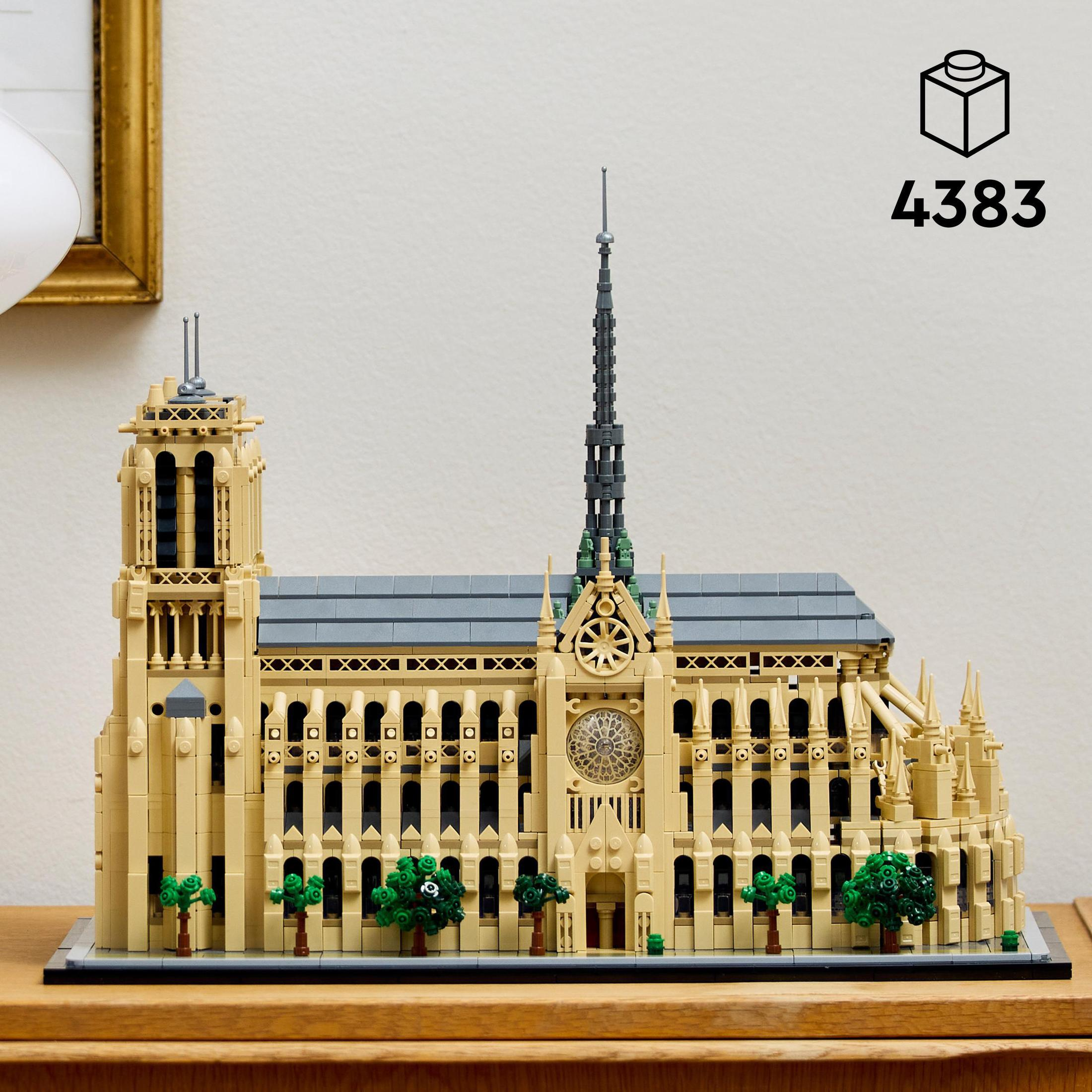 Katedra Notre Dame z Lego. Beżowa konstrukcja z cegieł. Czarny numer 4383.