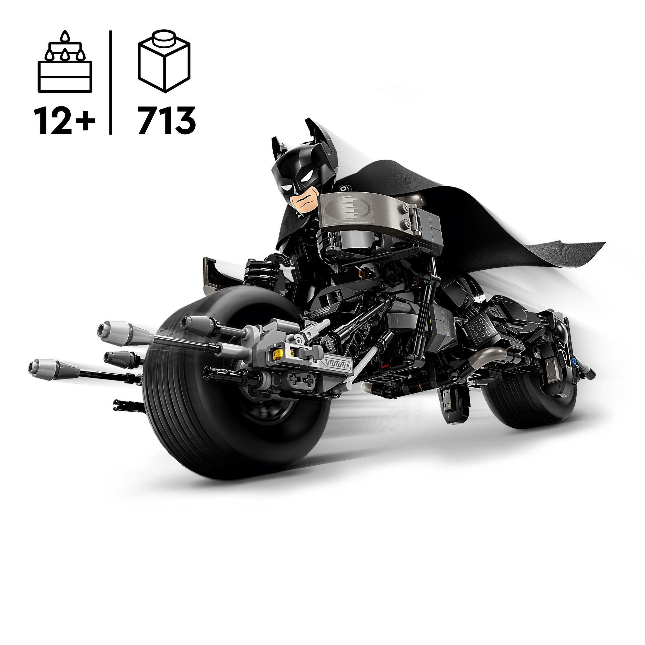 Batman na czarnym motocyklu na białym tle.