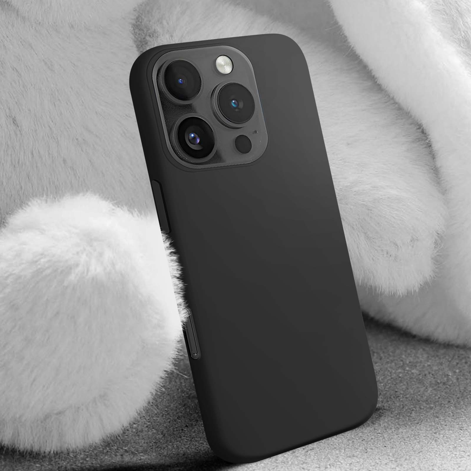Custodia nera per telefono su superficie bianca sfocata. Tre lenti della fotocamera.