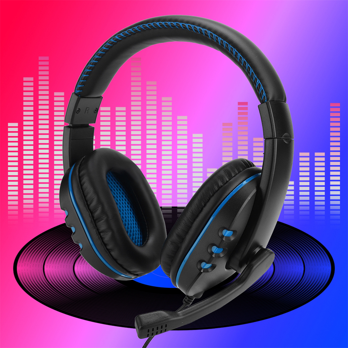 Schwarze und blaue Gaming-Kopfhörer auf rotem und blauem Hintergrund, mit Schallwellen-Grafik.