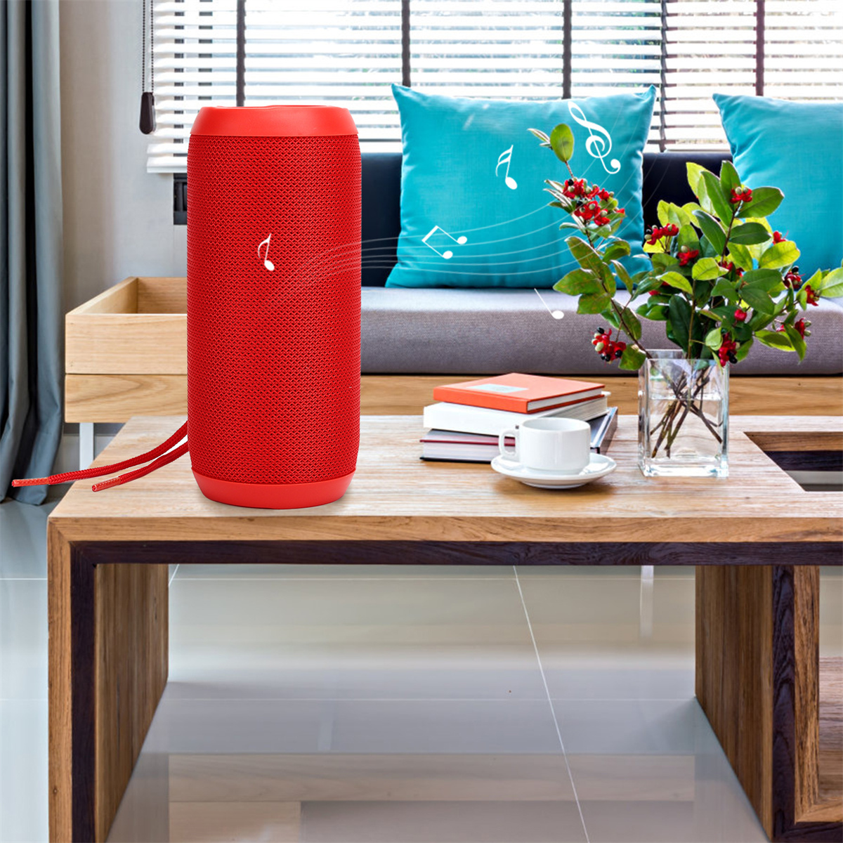 Roter zylindrischer Lautsprecher auf Holztisch, Vase mit Blumen, Bücher, Tasse.