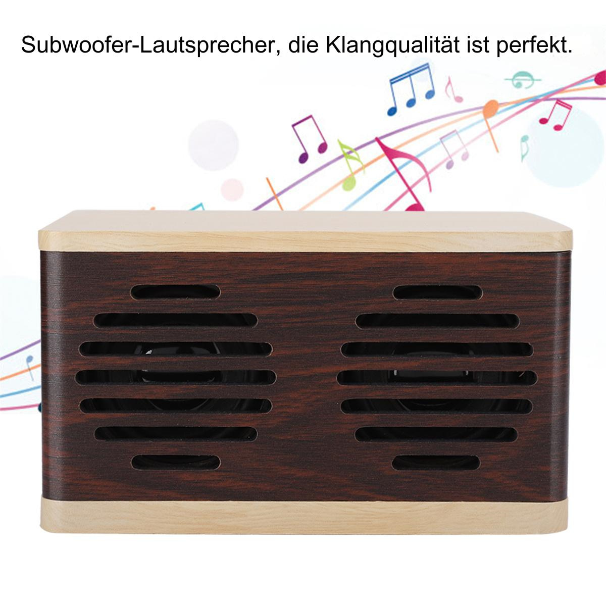 Ein Holz-Lautsprecher mit zwei Lautsprecheröffnungen und einer hellen Oberseite. Bunte Noten schweben im Hintergrund.