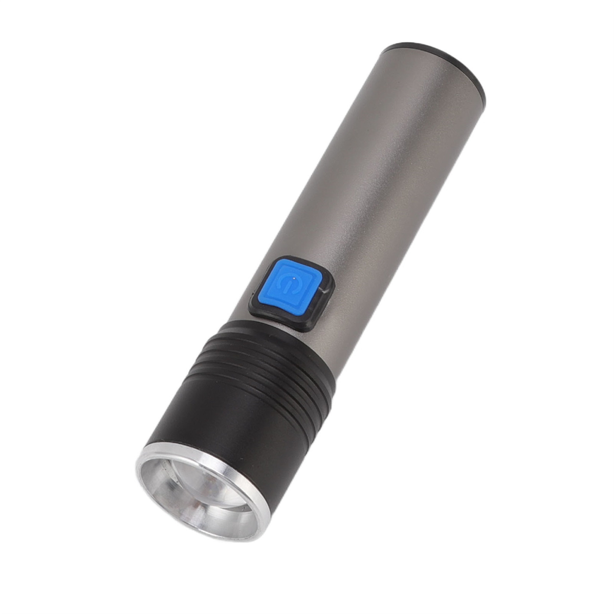 Graue Metall-Taschenlampe mit blauem Knopf, auf weißem Hintergrund.