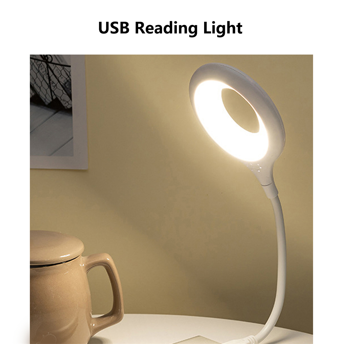 Weiße USB-Leselampe, eingeschaltet, mit Tasse auf Tisch. Hintergrund unscharf.