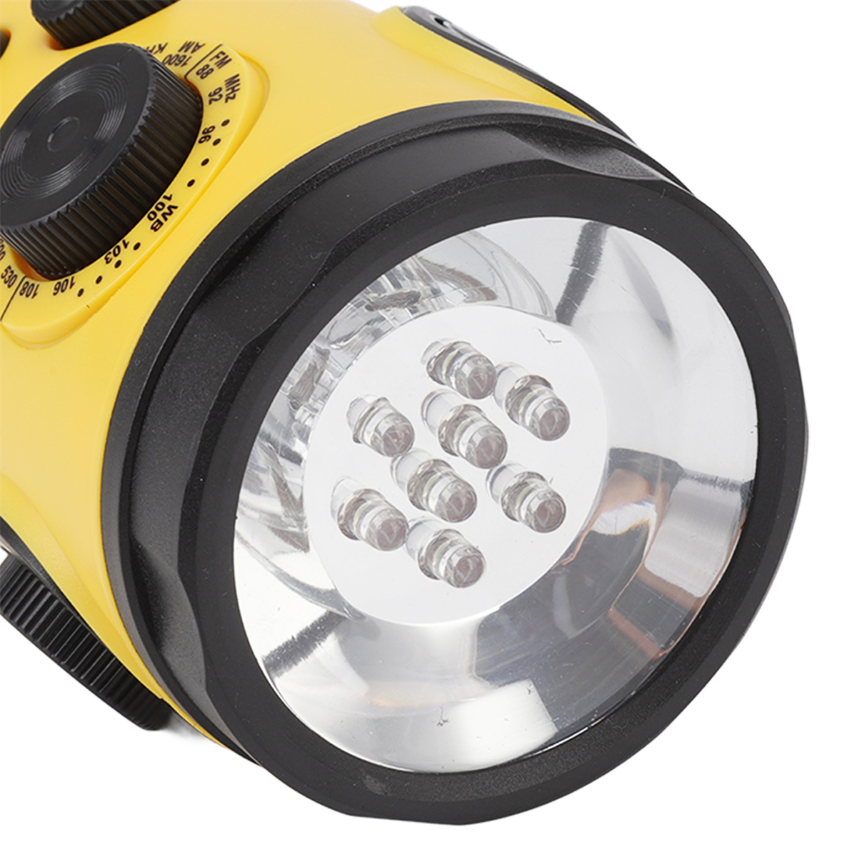 Eine gelbe Taschenlampe mit neun LED-Leuchten. Es hat auch ein Radio-Zifferblatt.