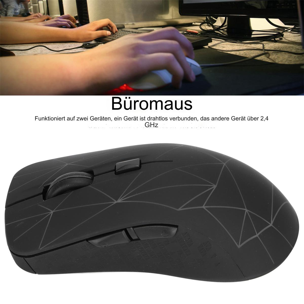 Schwarze drahtlose Maus, mit den Händen einer Person, die sie auf einem Schreibtisch benutzt.