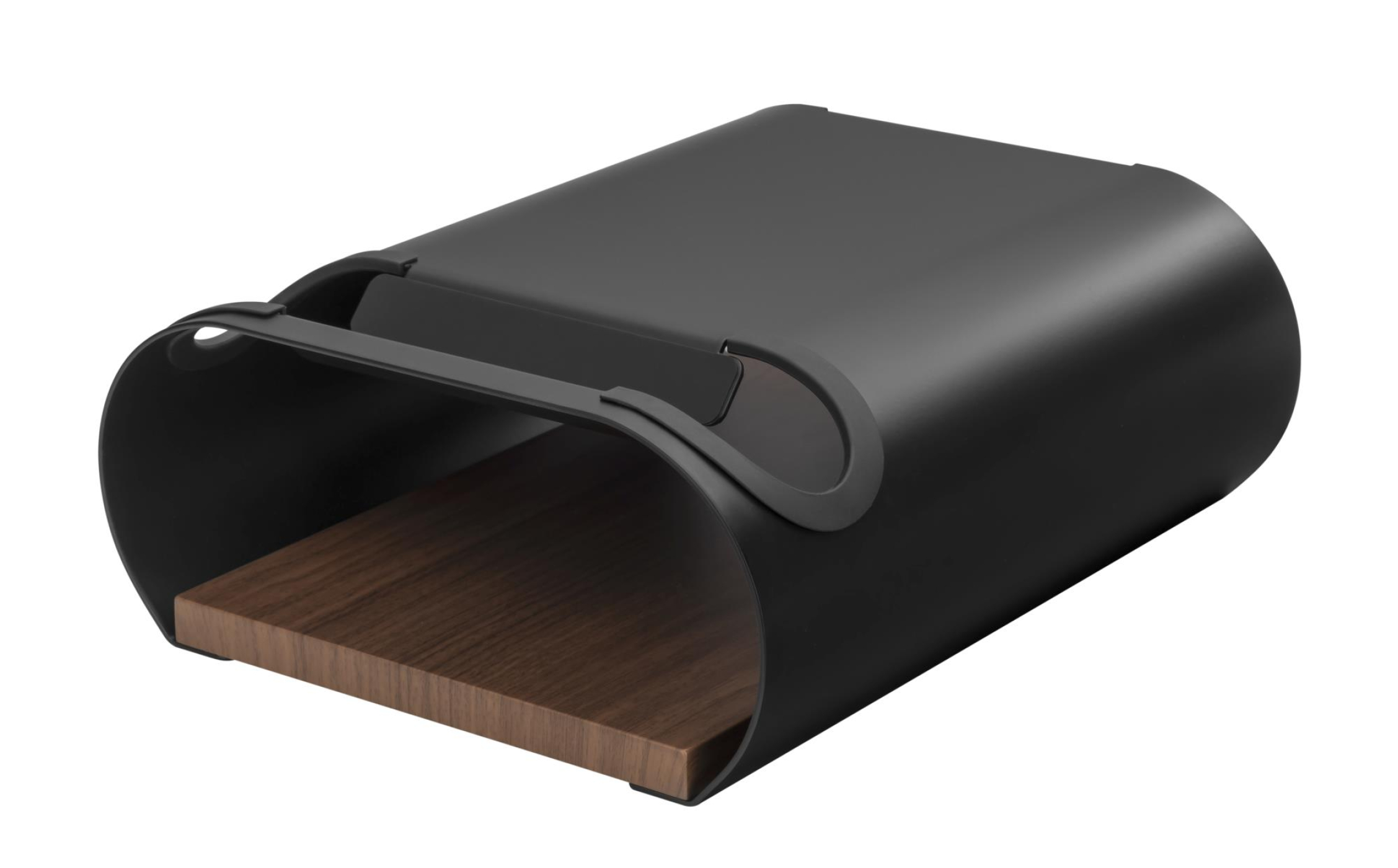 Zwarte broodtrommel met houten basis. De achtergrond is wit.