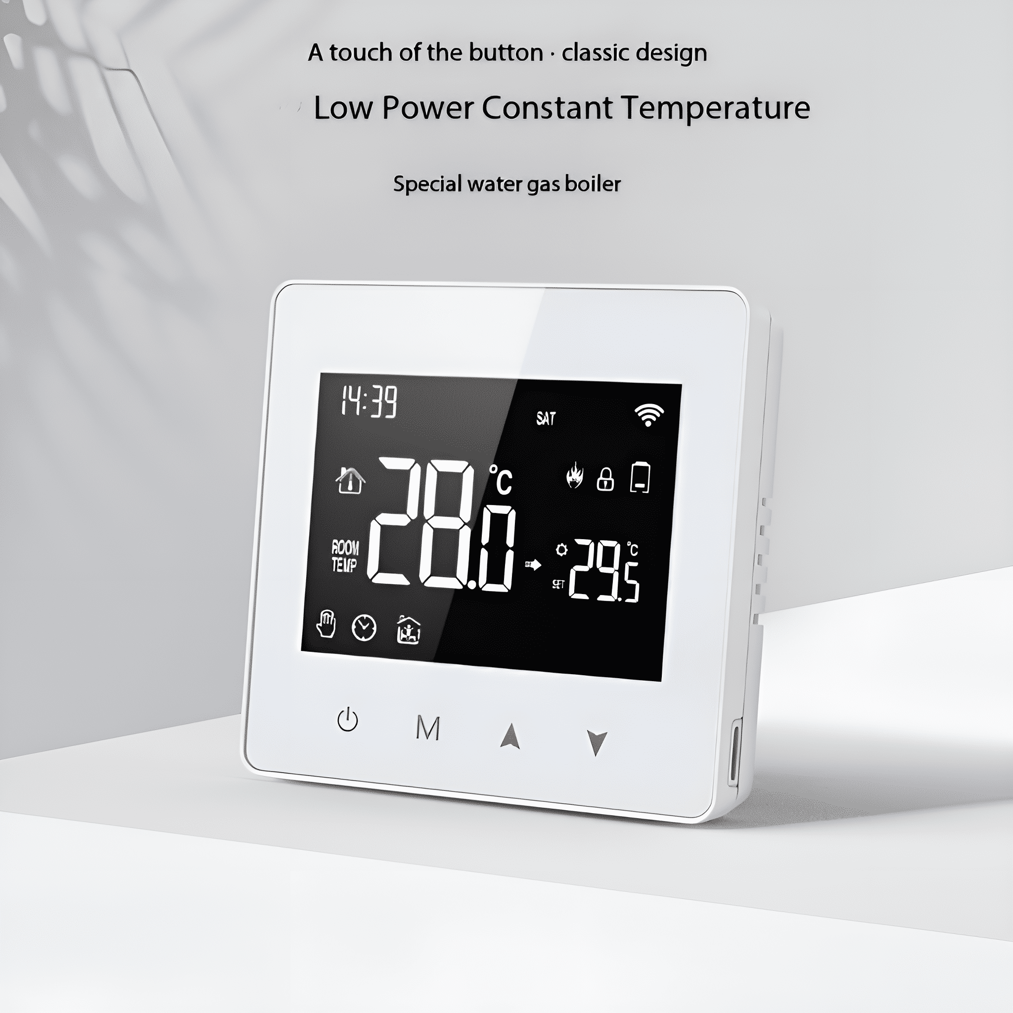 Weißer digitaler Thermostat, der Zeit, Temperatur und Symbole anzeigt, auf weißem Hintergrund.
