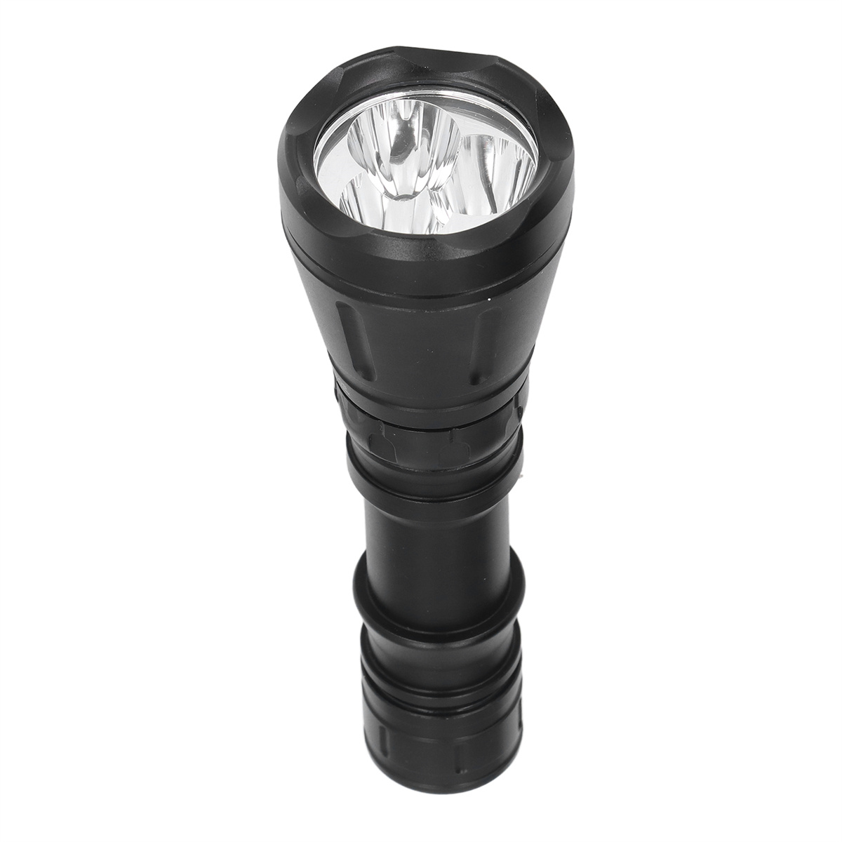 Eine schwarze Taschenlampe mit hellem Licht.