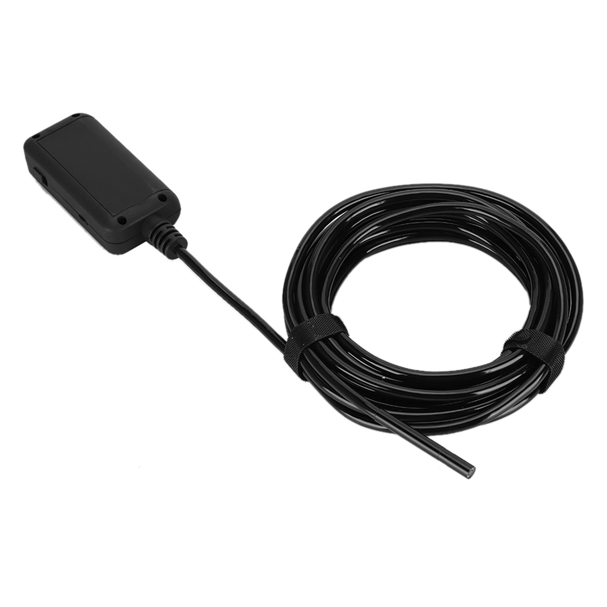 Ein aufgerolltes schwarzes Kabel mit einer schwarzen Box.